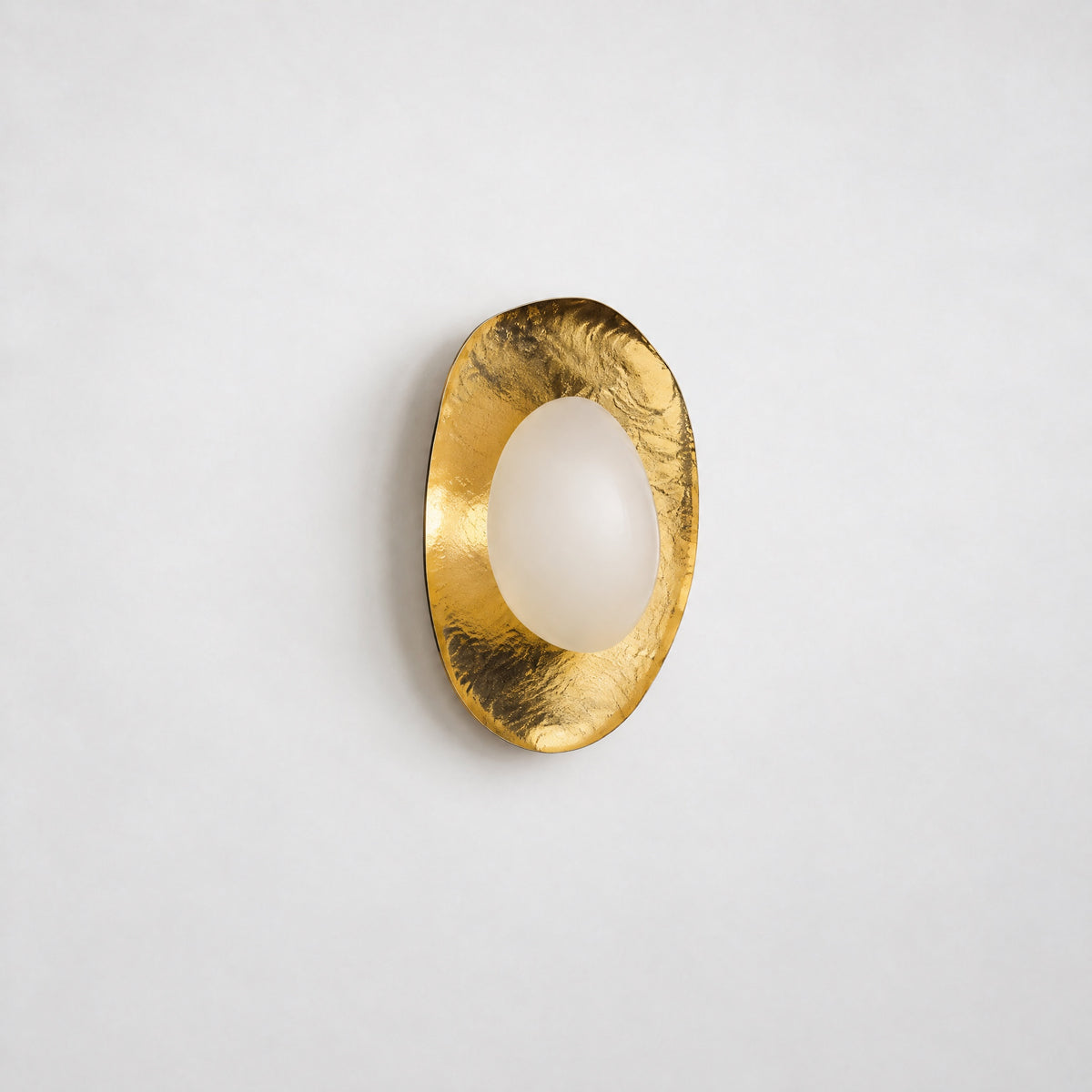 Modern Sculptural Gold Wall Sconce – lights off