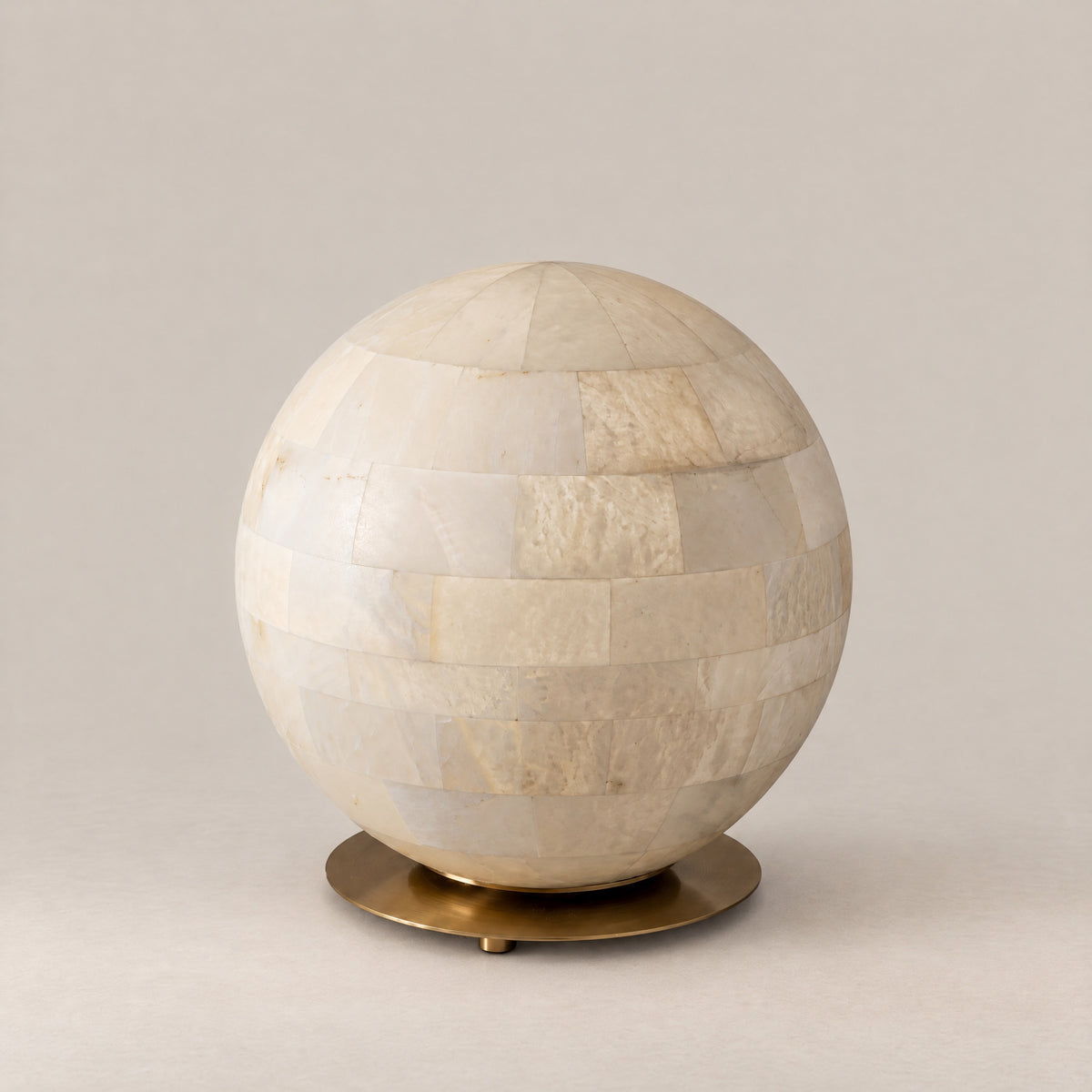 Orbita Alabaster Sphere Table Lamp – lights off