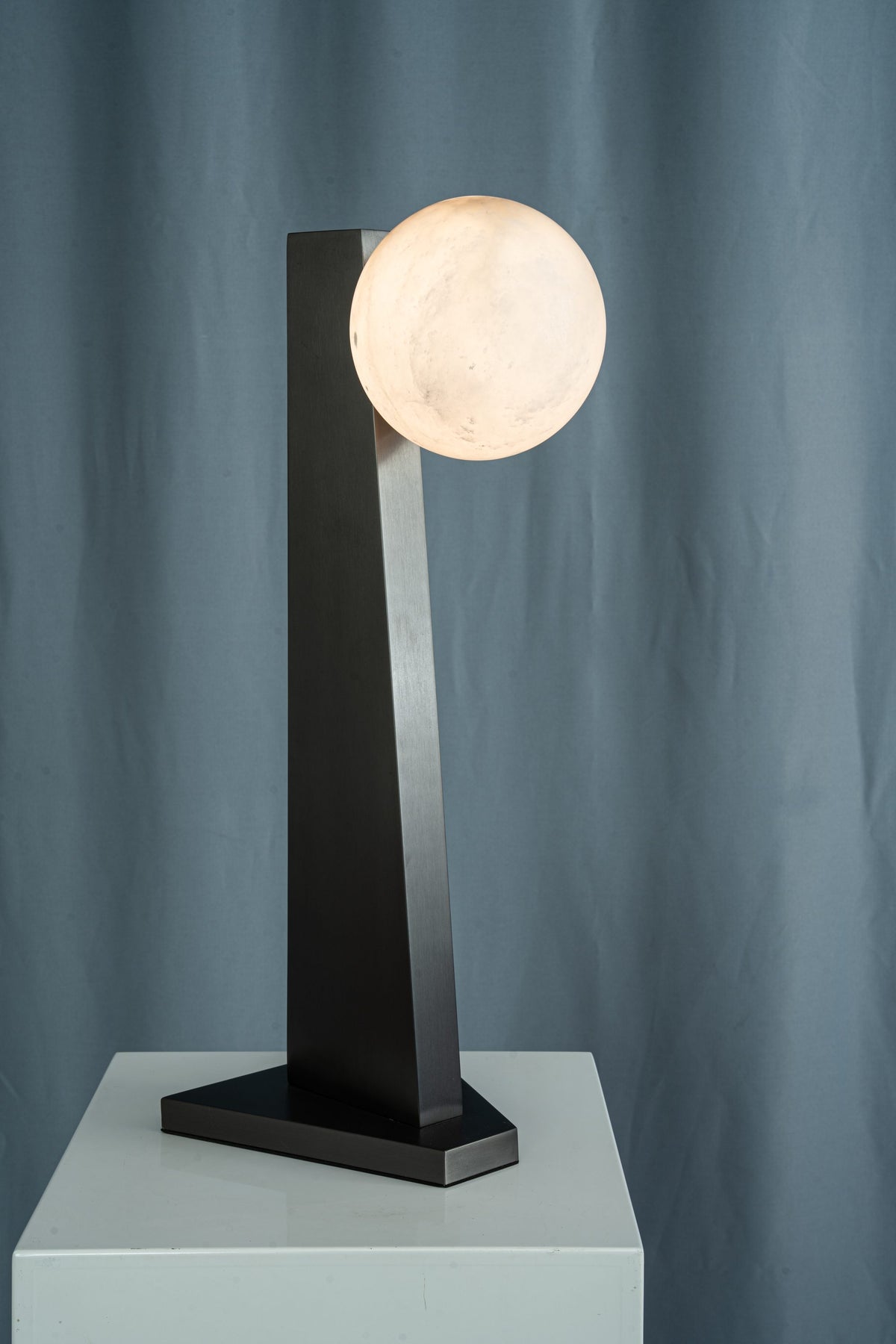 yiosi-sfera-moon-on-pedestal-mt331-1-090-009.jpg
