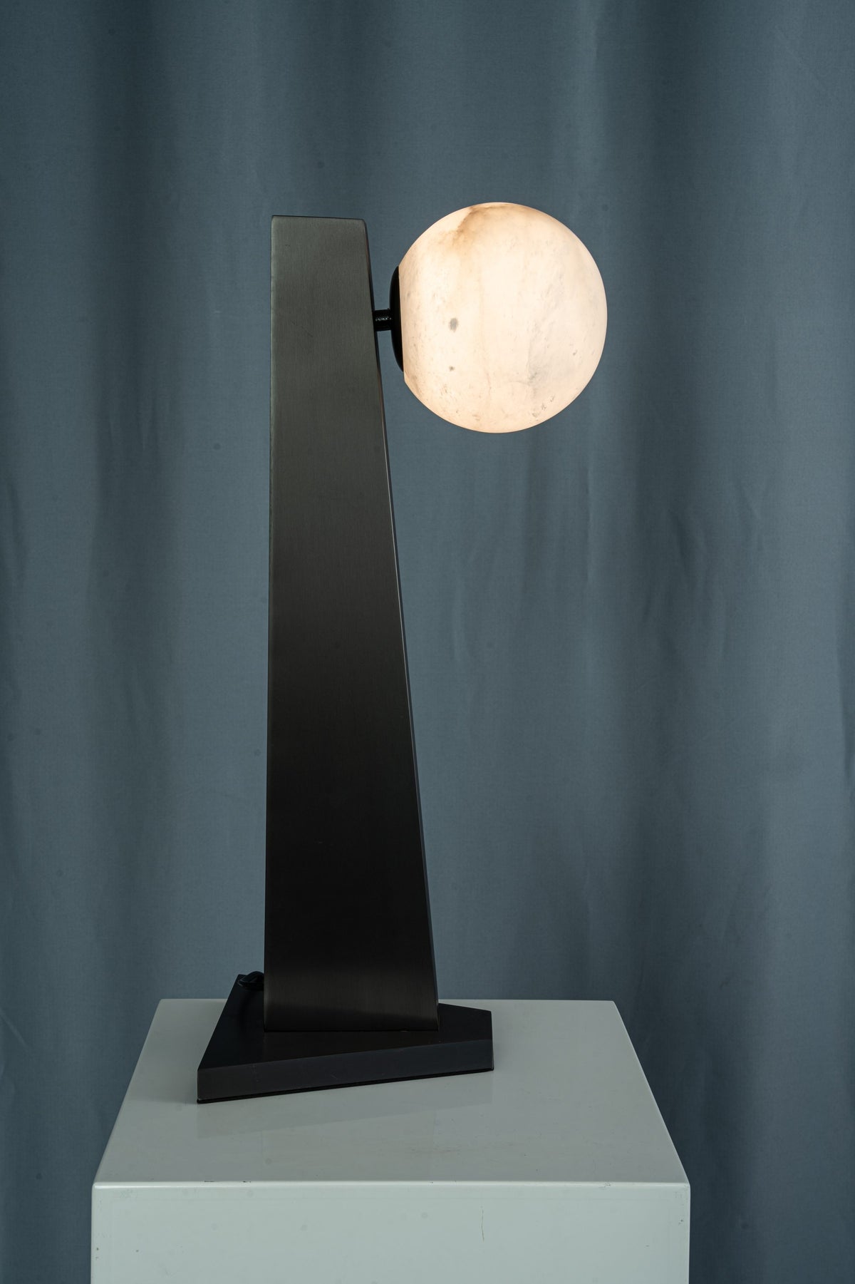 yiosi-sfera-moon-on-pedestal-mt331-1-090-017.jpg
