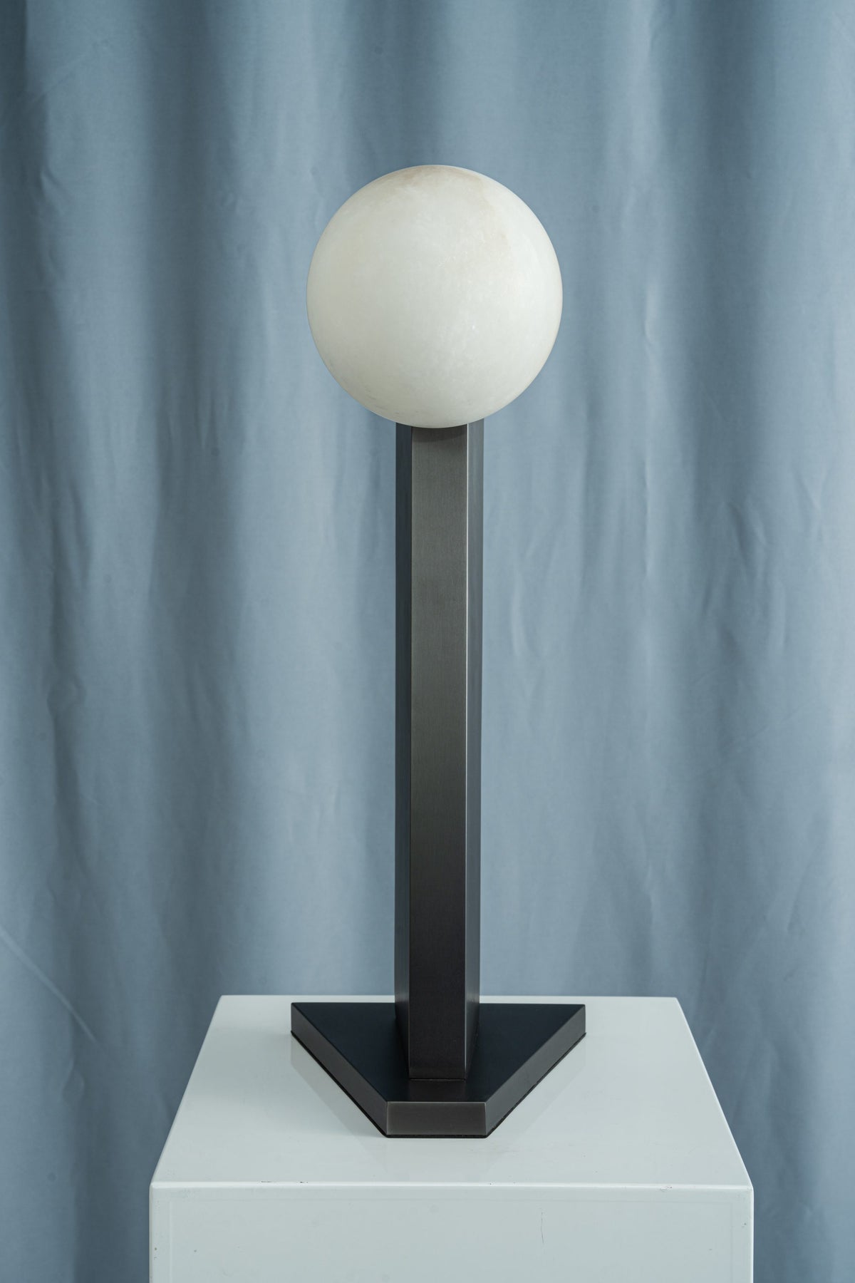 yiosi-sfera-moon-on-pedestal-mt331-1-090-003.jpg