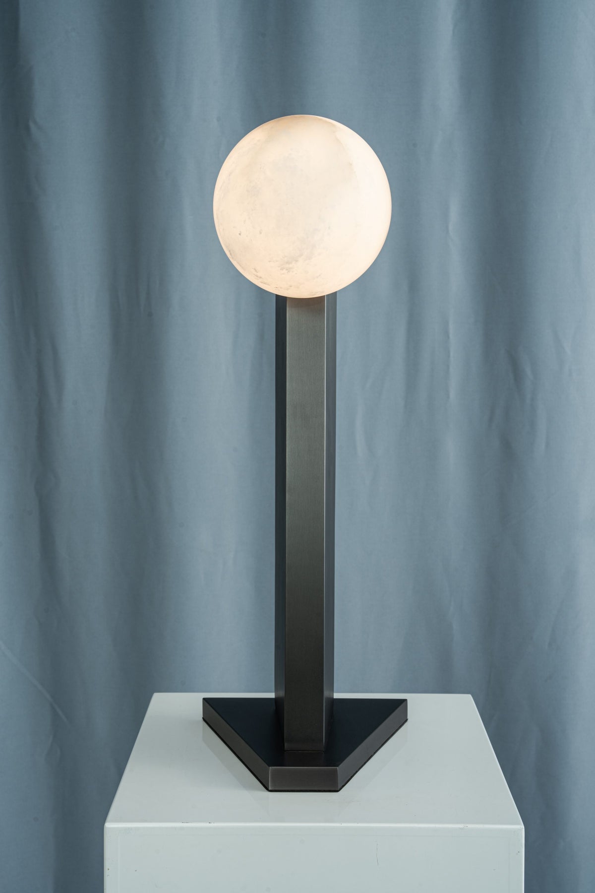 yiosi-sfera-moon-on-pedestal-mt331-1-090-005.jpg