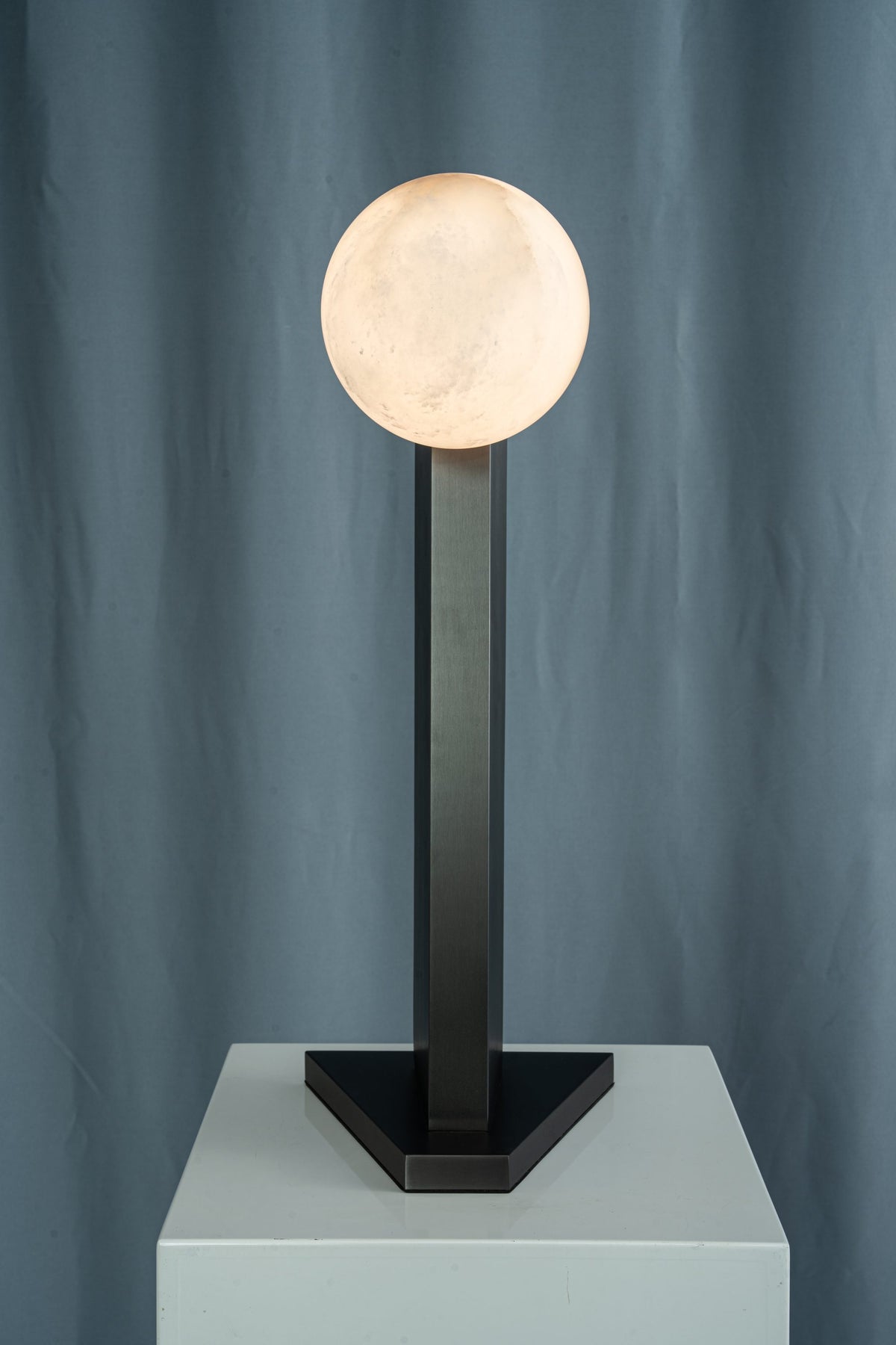 yiosi-sfera-moon-on-pedestal-mt331-1-090-006.jpg