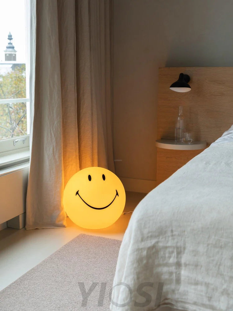 Smiling Style Rechargeable Built-in Battery Table Lamp - Candy-1-Yiosilamp