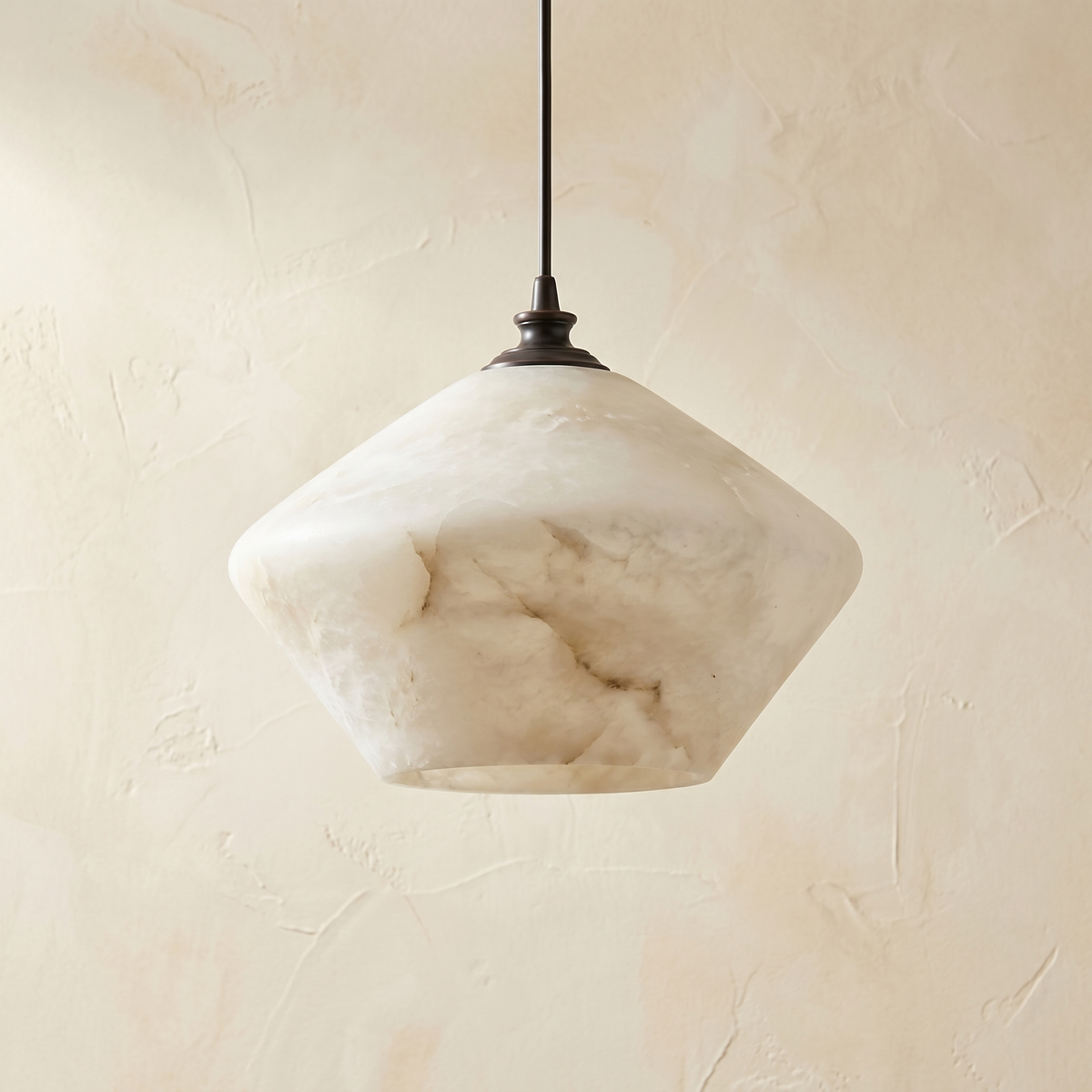 Diamond Pendant Alabaster — D380 — mra-diamond-pendant-70021-d380-dark