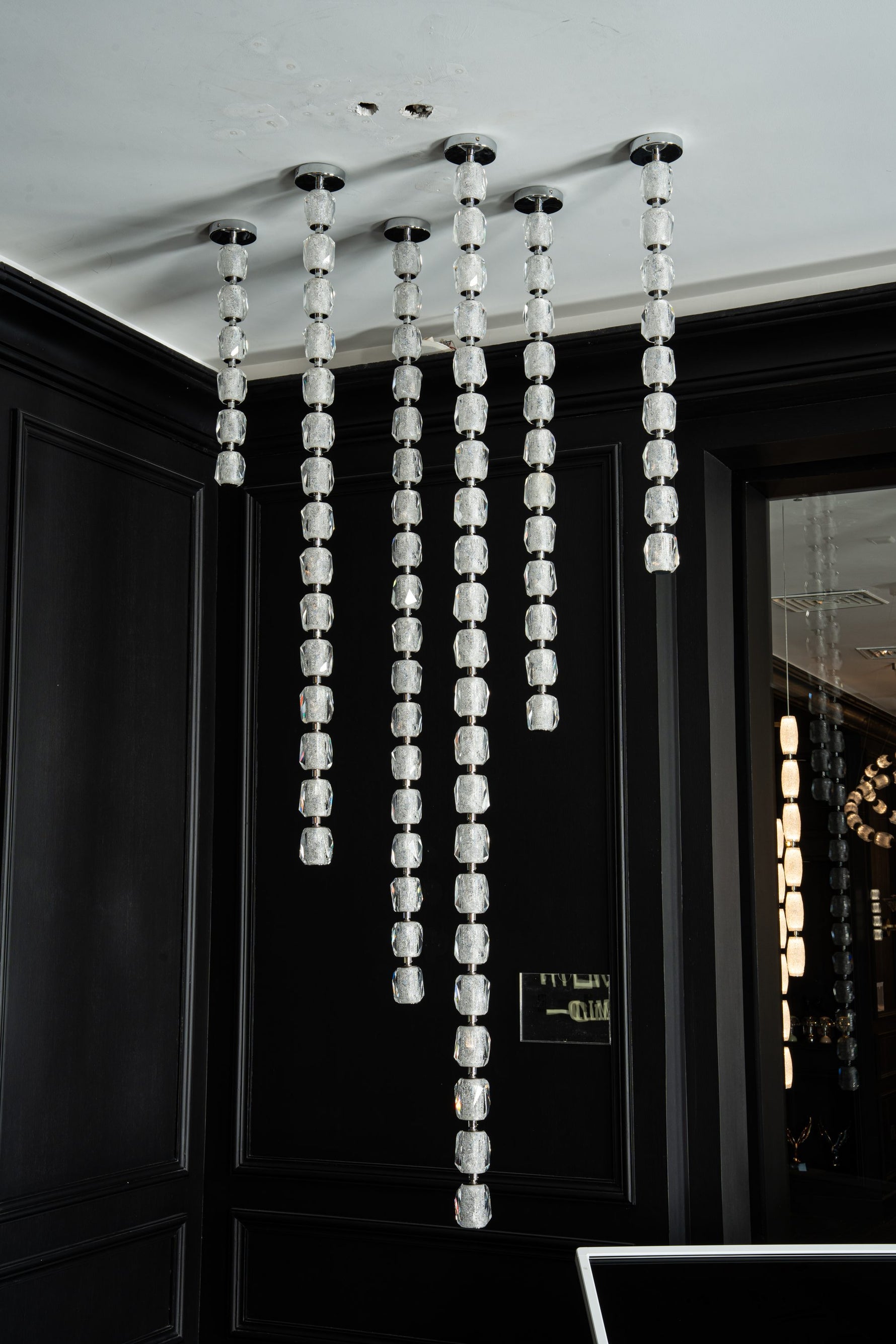 yiosi-seduction-drop-pendant-cluster-chandelier-mld-001-002.jpg