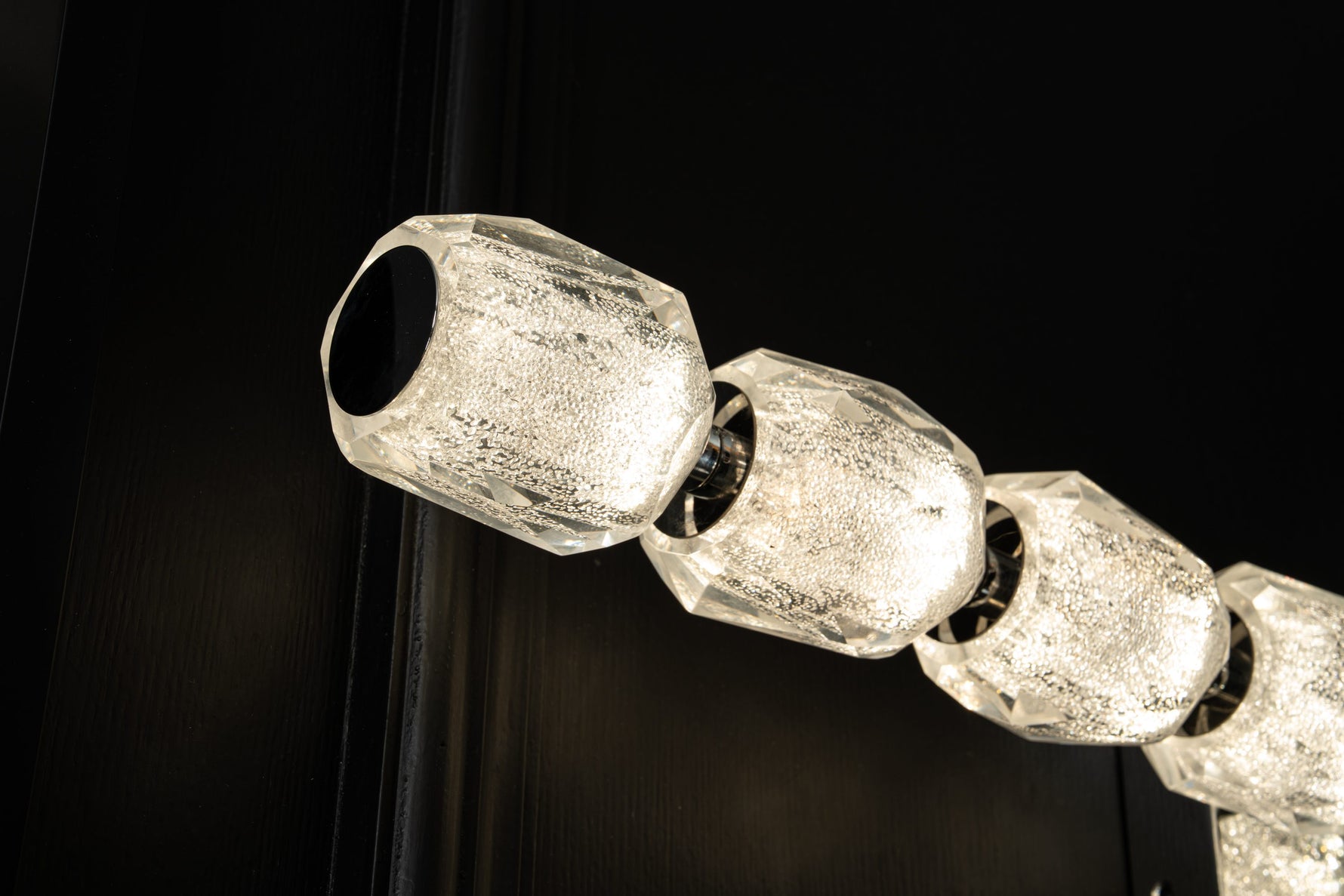 yiosi-seduction-horizontal-crystal-vanity-light-mld-008-040.jpg
