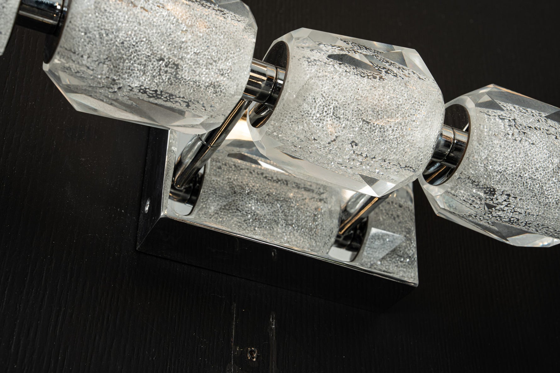 yiosi-seduction-horizontal-crystal-vanity-light-mld-008-044.jpg