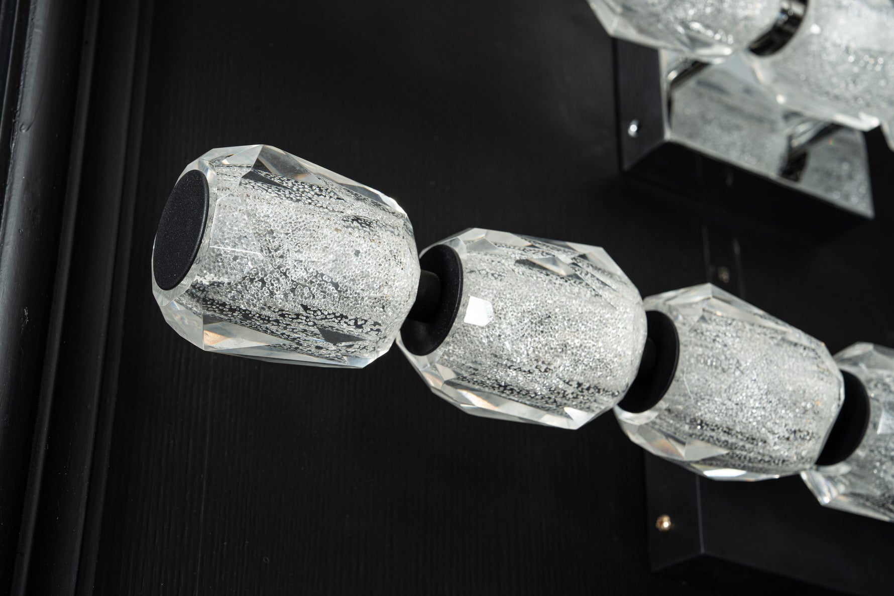 yiosi-seduction-horizontal-crystal-vanity-light-mld-009-034.jpg