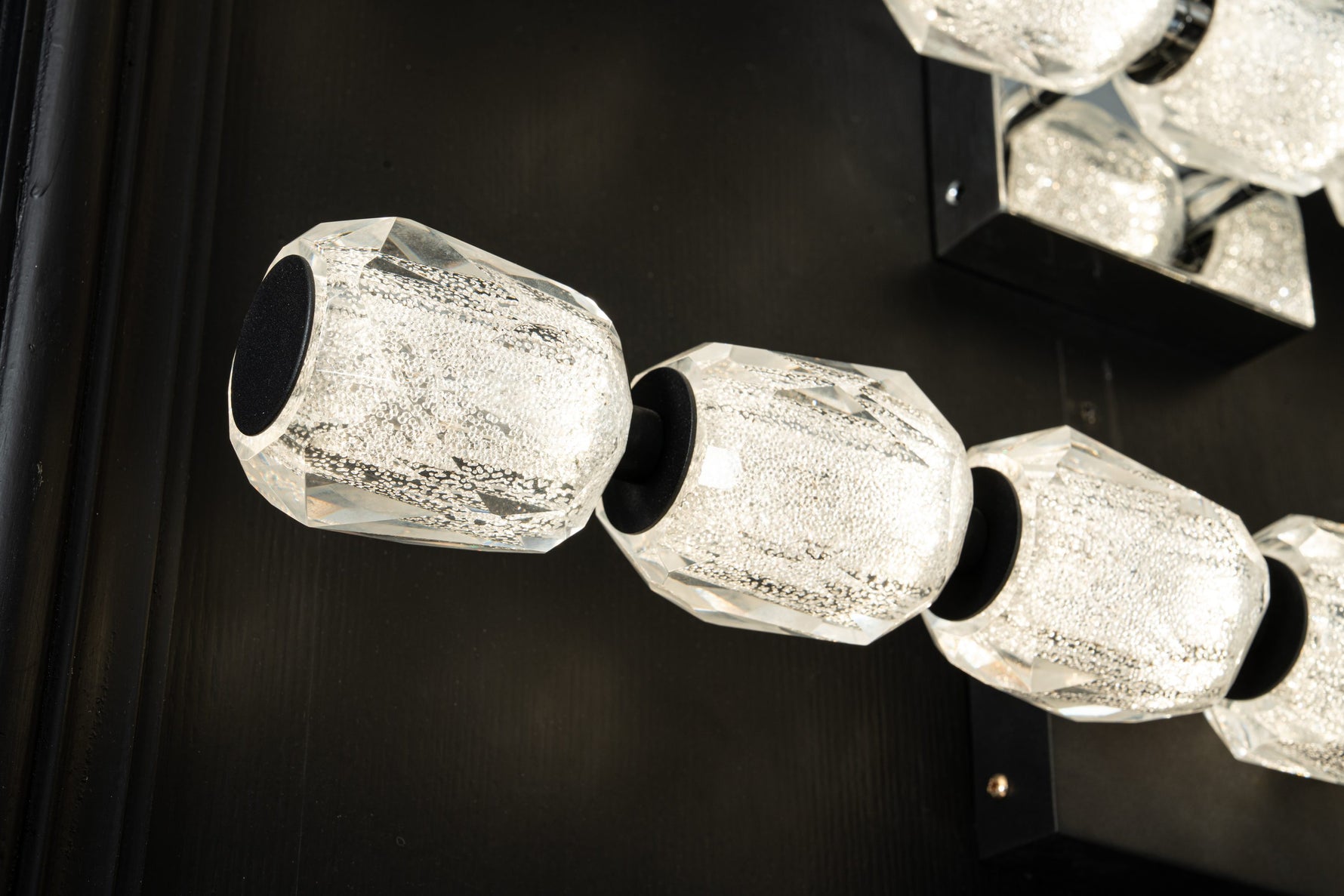 yiosi-seduction-horizontal-crystal-vanity-light-mld-009-037.jpg