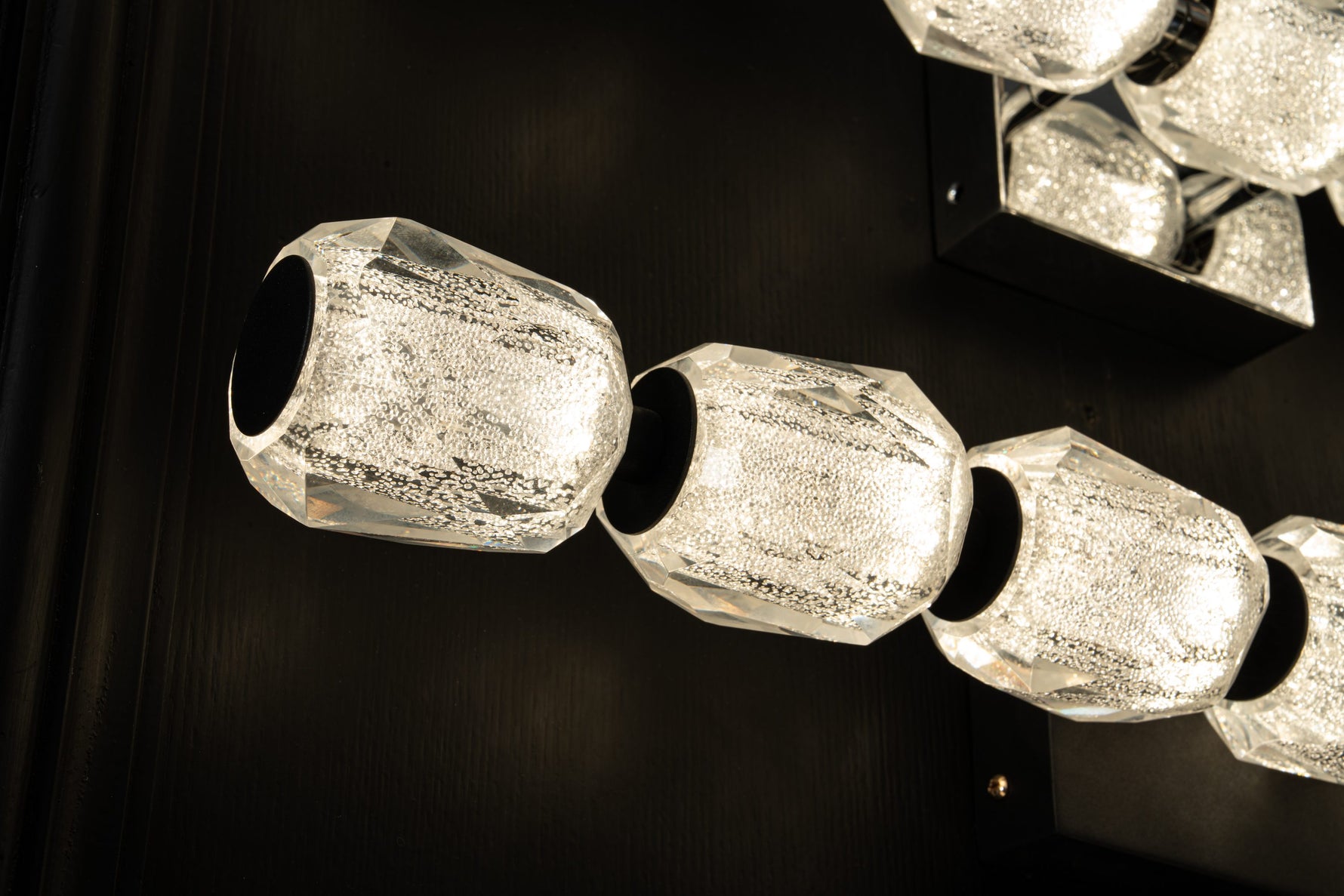 yiosi-seduction-horizontal-crystal-vanity-light-mld-009-041.jpg