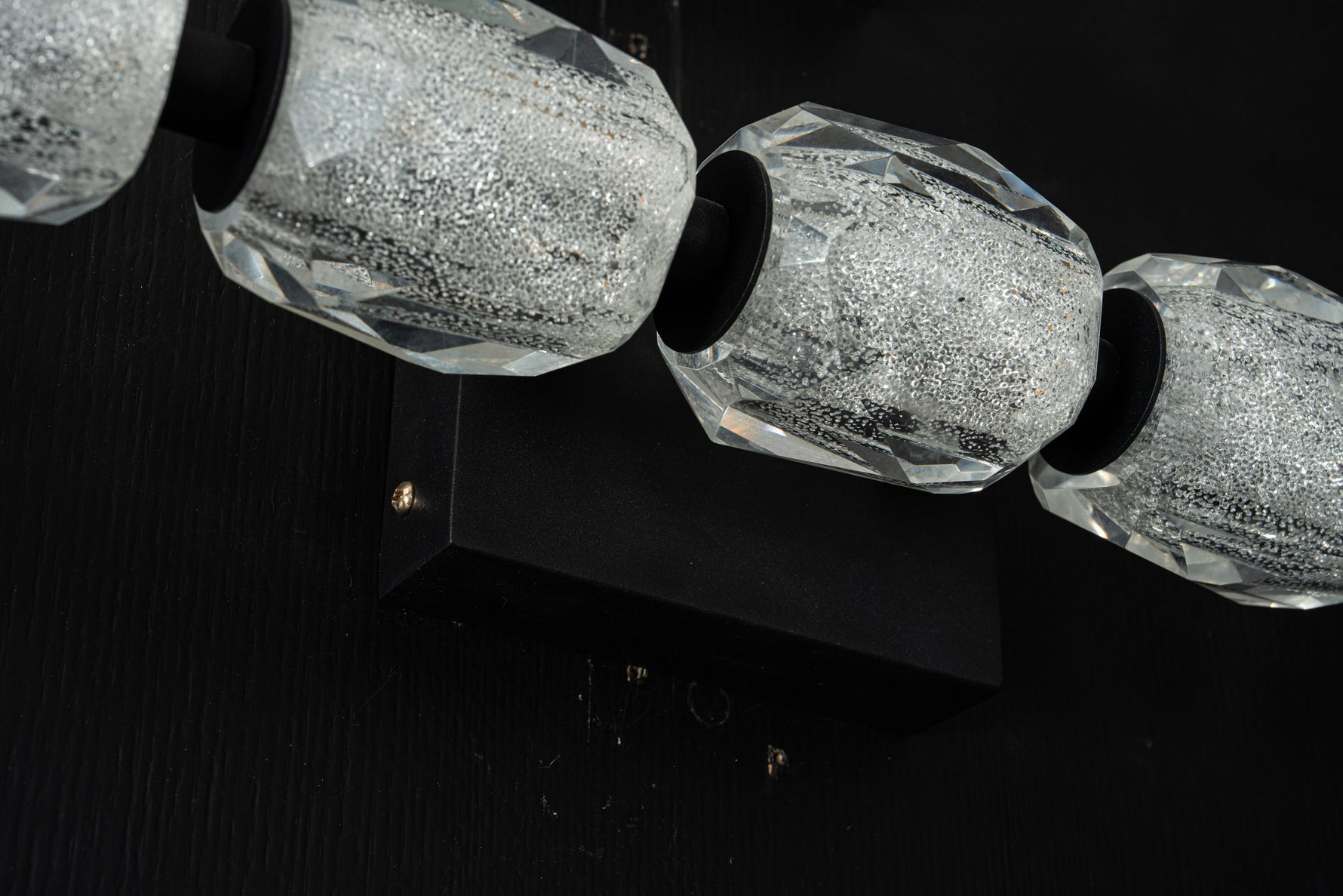 yiosi-seduction-horizontal-crystal-vanity-light-mld-009-044.jpg