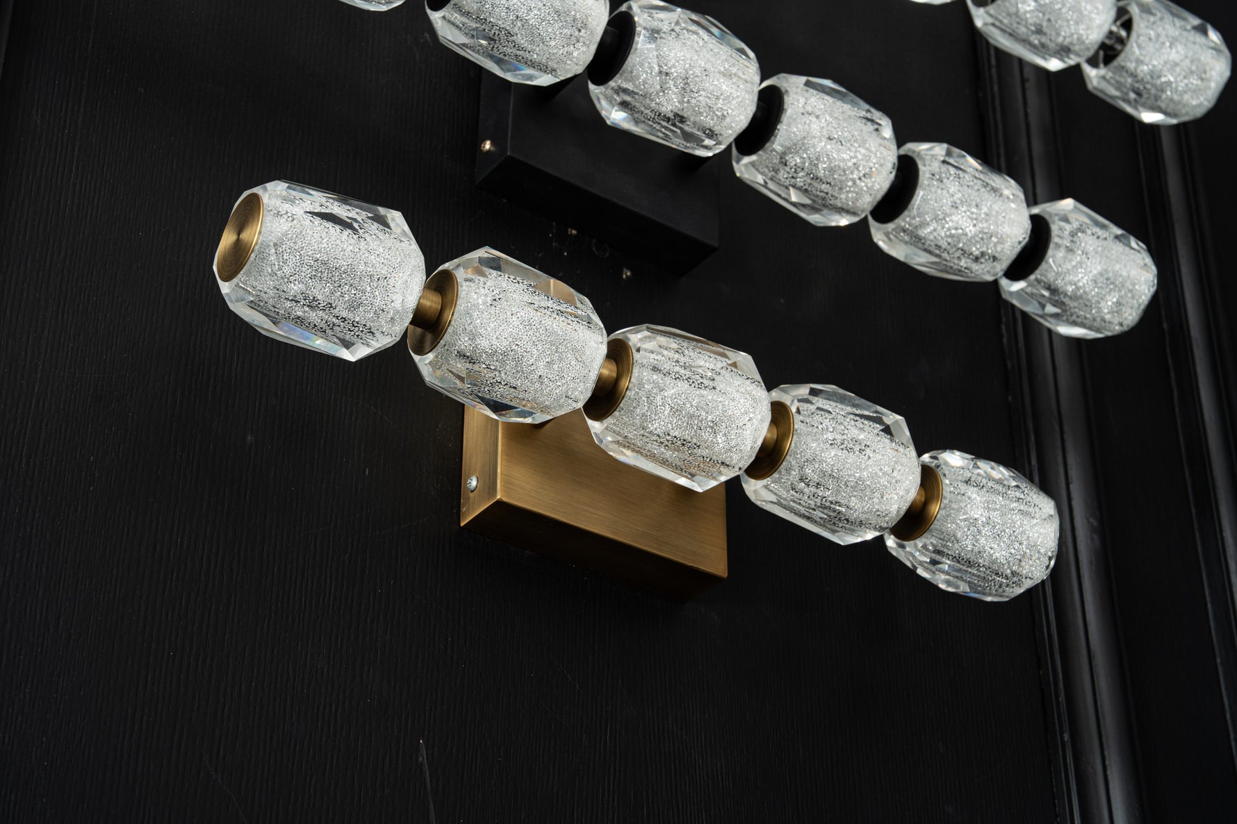 yiosi-seduction-horizontal-crystal-vanity-light-mld-010-024.jpg