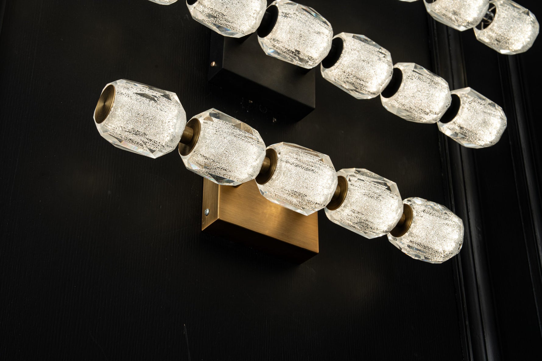 yiosi-seduction-horizontal-crystal-vanity-light-mld-010-027.jpg