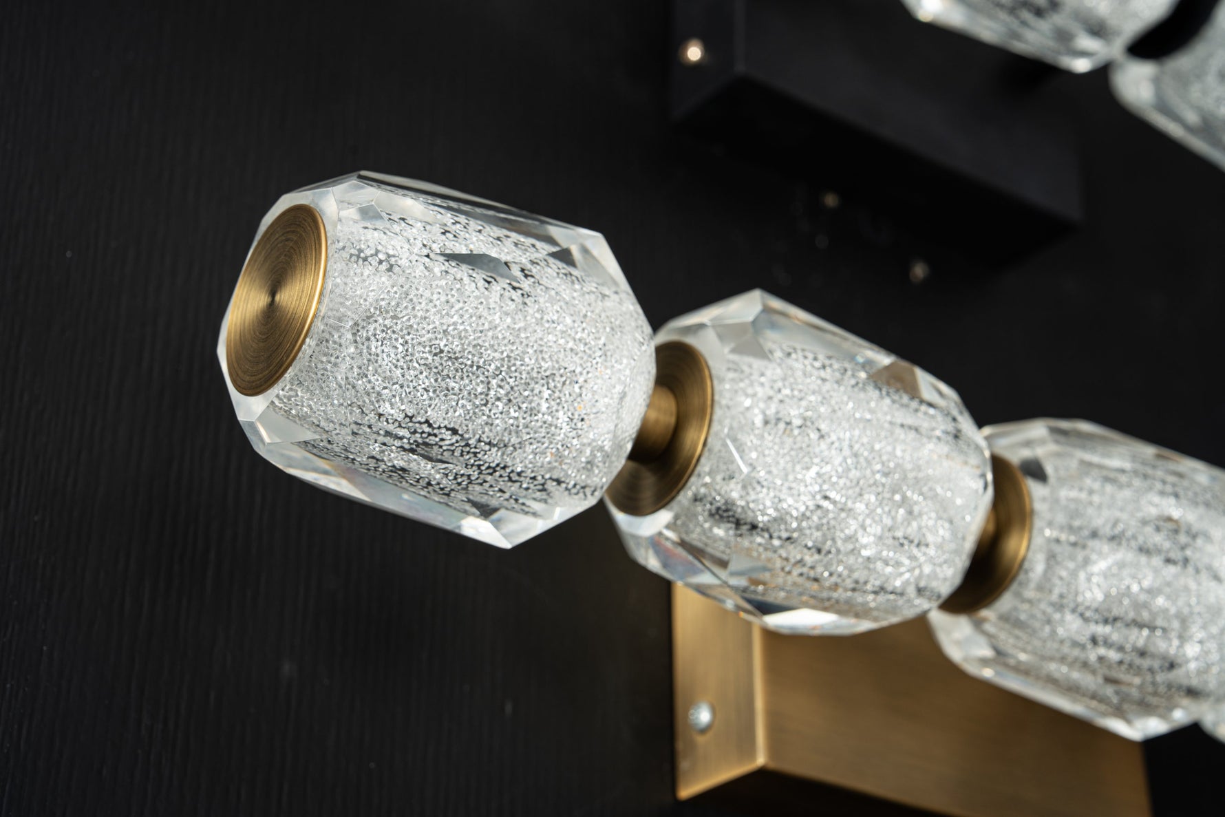 yiosi-seduction-horizontal-crystal-vanity-light-mld-010-031.jpg