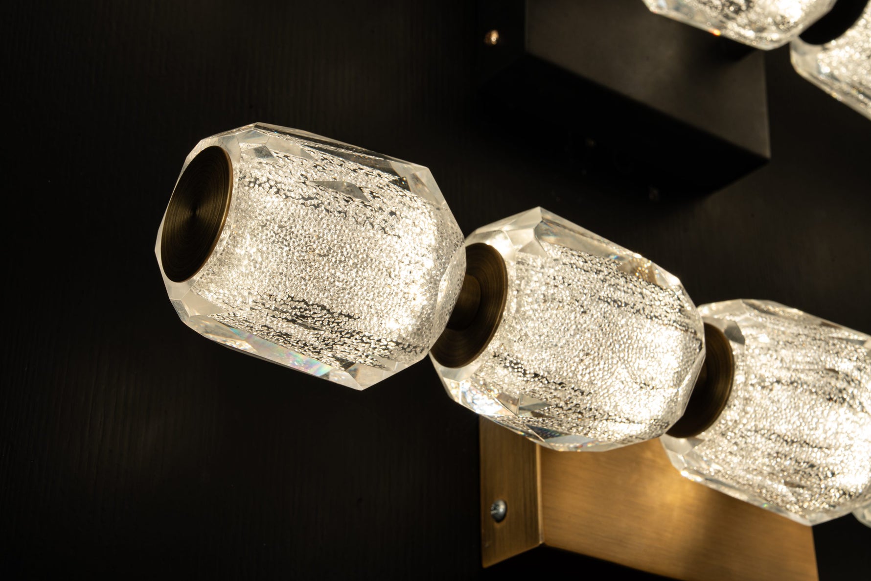 yiosi-seduction-horizontal-crystal-vanity-light-mld-010-038.jpg