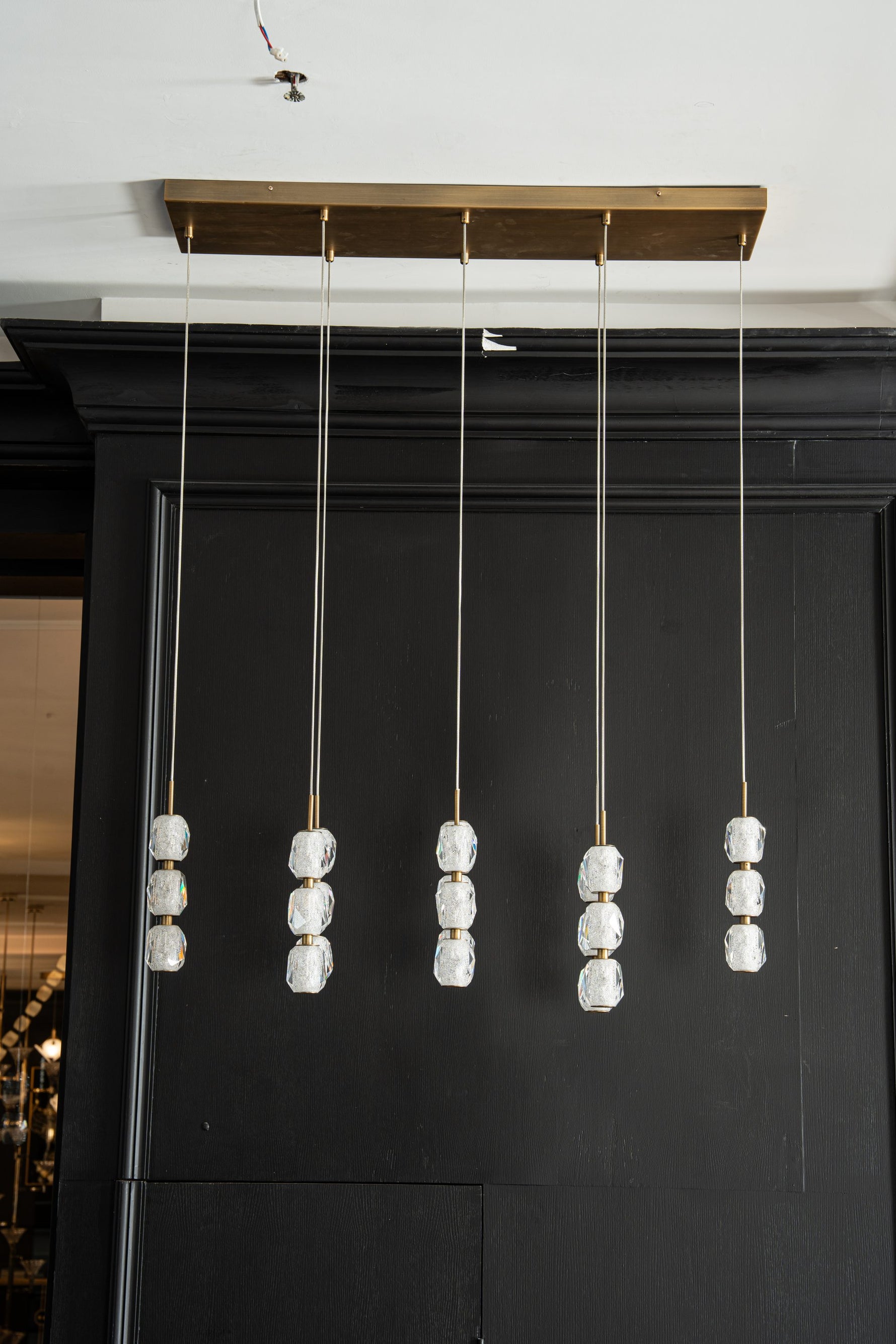 yiosi-seduction-linear-crystal-pendant-mld-014-002.jpg