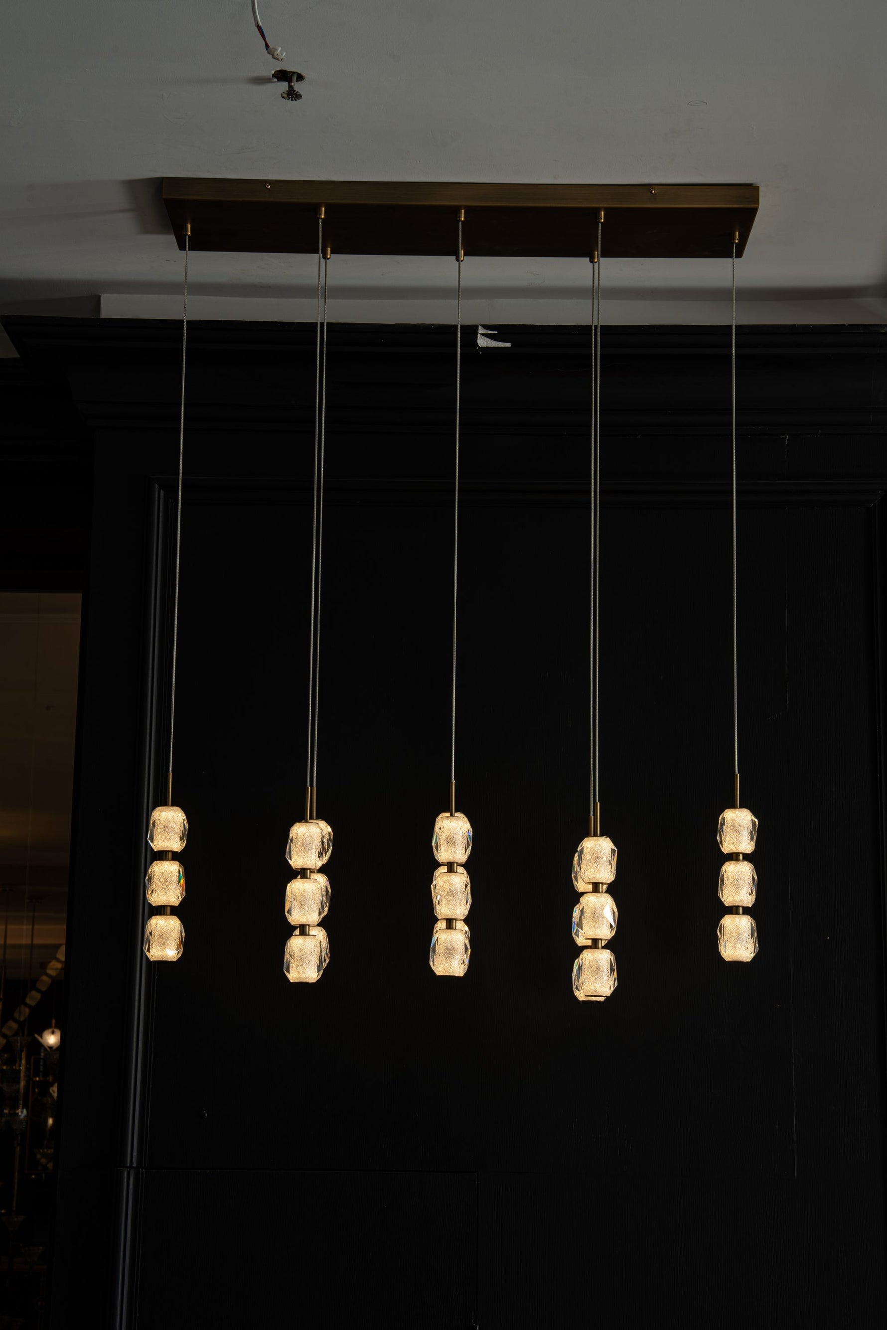 yiosi-seduction-linear-crystal-pendant-mld-014-008.jpg