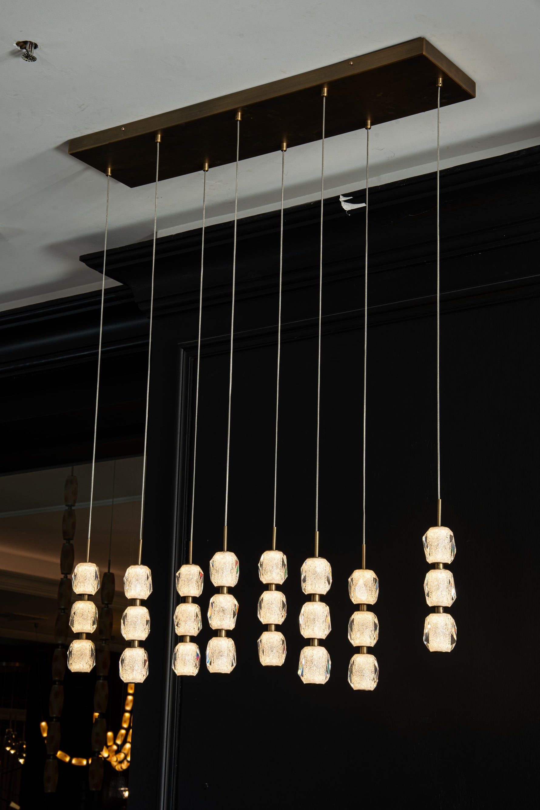 yiosi-seduction-linear-crystal-pendant-mld-014-017.jpg