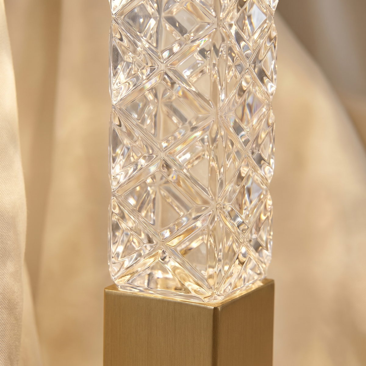 YIOSI LAMPS - Mini Glass Table Lamp - Crystal Cutting Detail