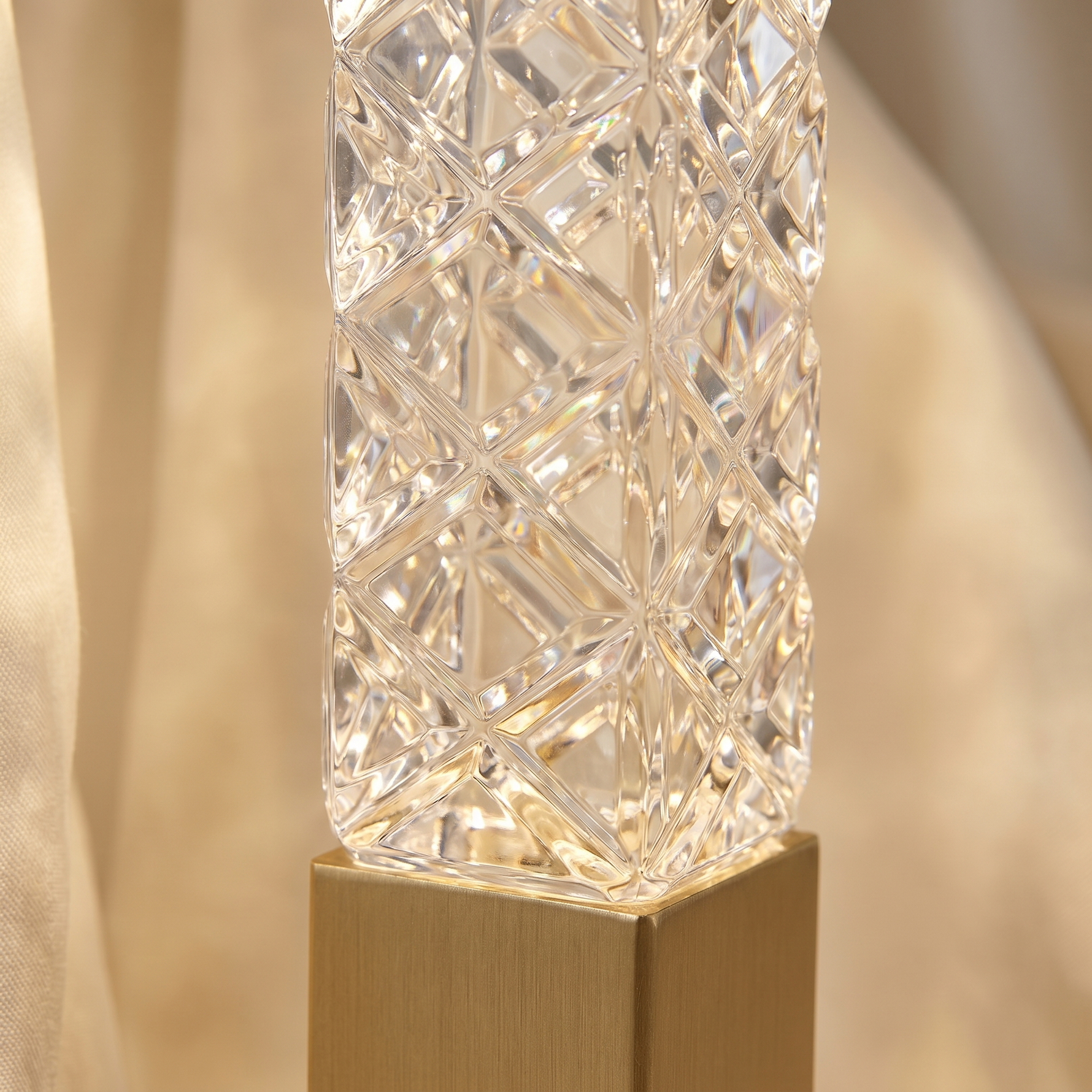 YIOSI LAMPS - Mini Glass Table Lamp - Crystal Cutting Detail