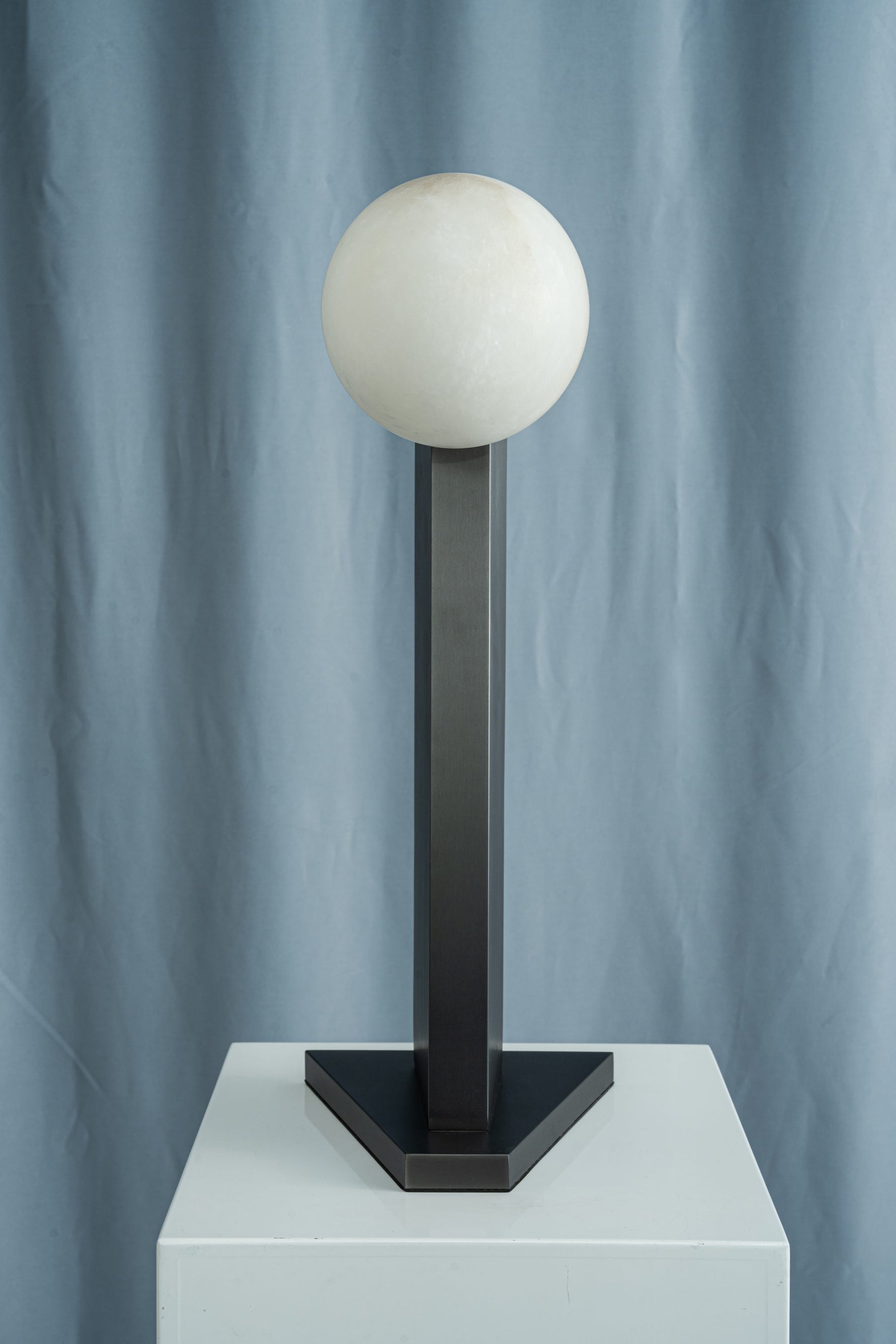 yiosi-sfera-moon-on-pedestal-mt331-1-090-003.jpg