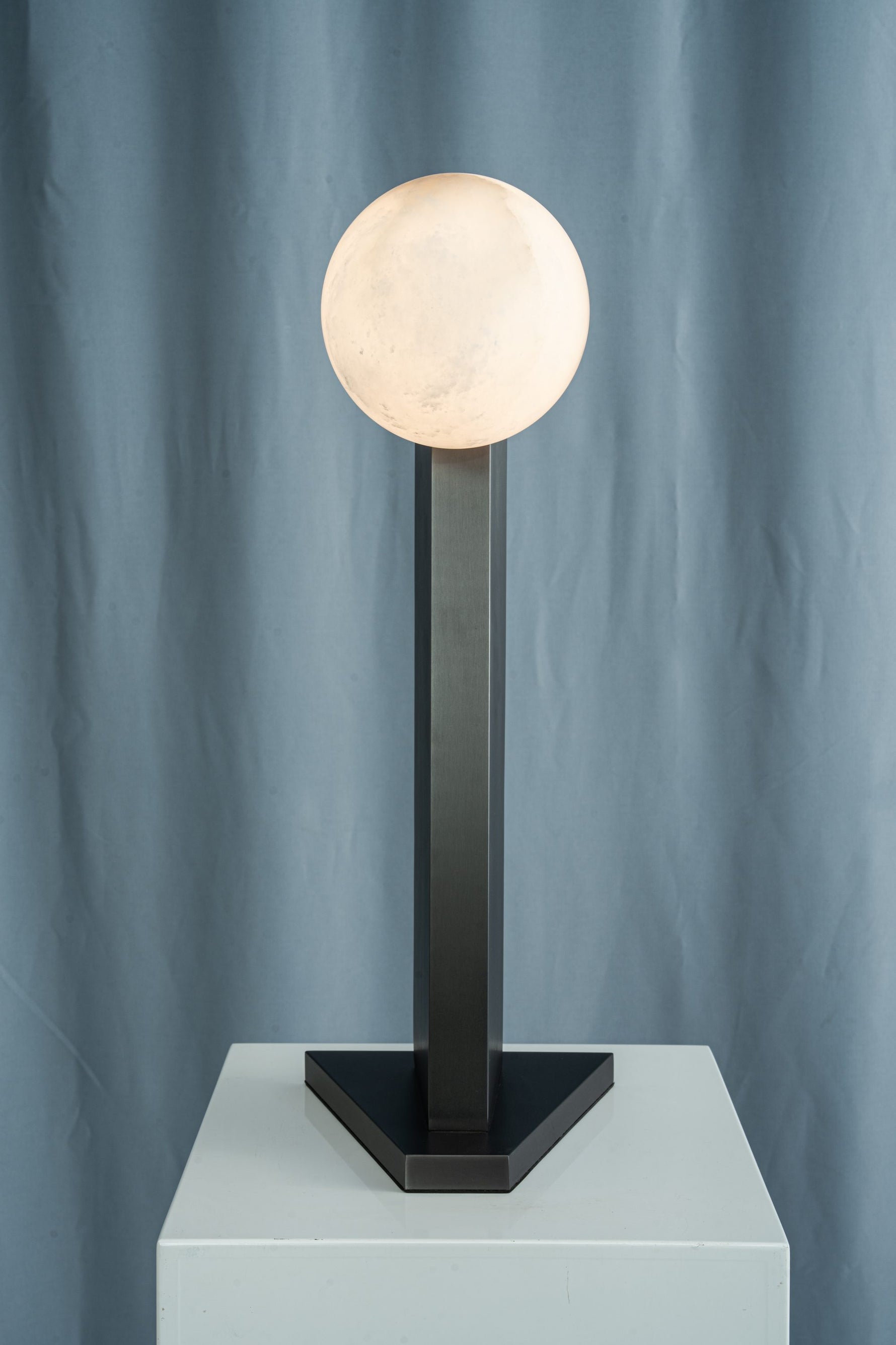yiosi-sfera-moon-on-pedestal-mt331-1-090-005.jpg