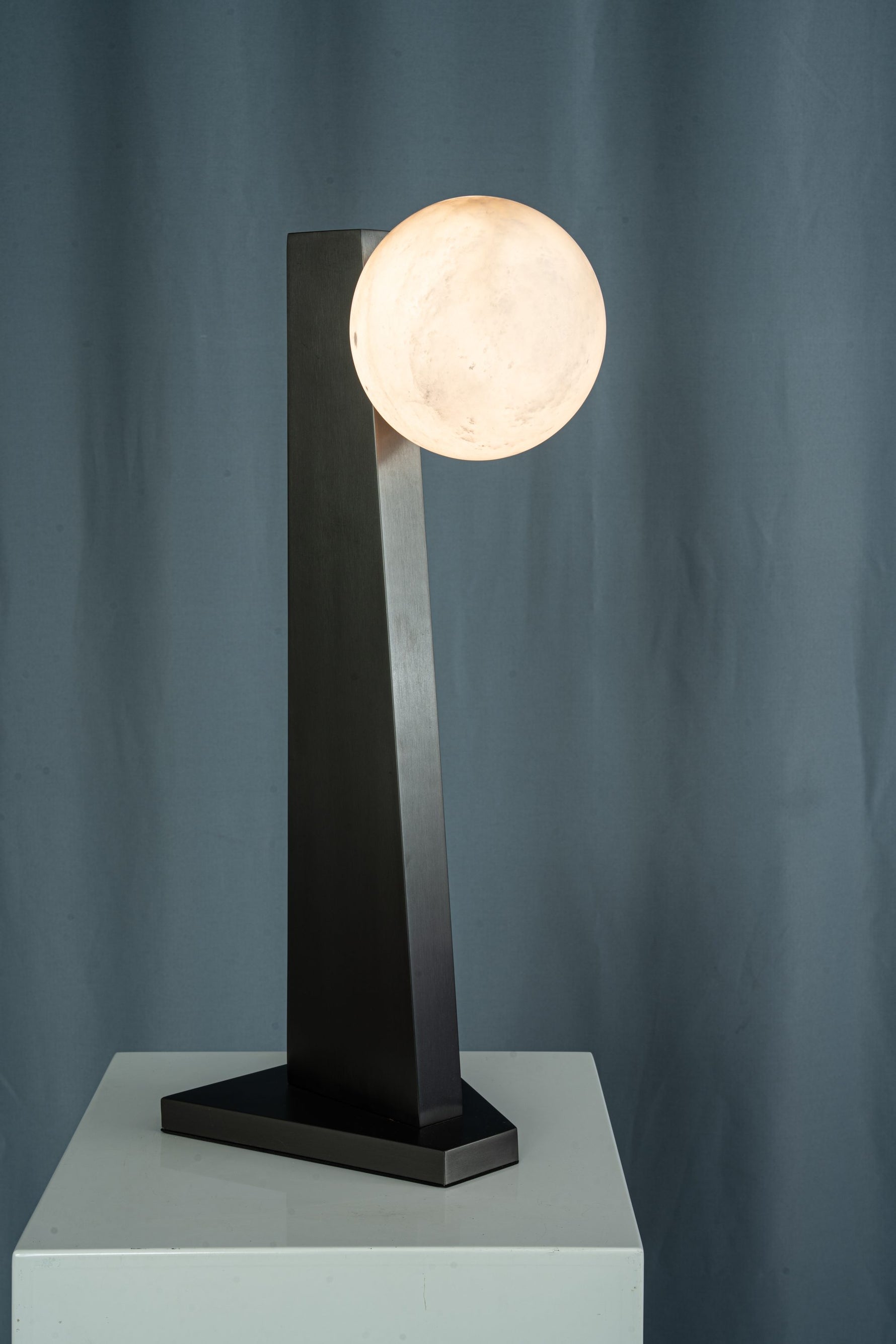 yiosi-sfera-moon-on-pedestal-mt331-1-090-008.jpg