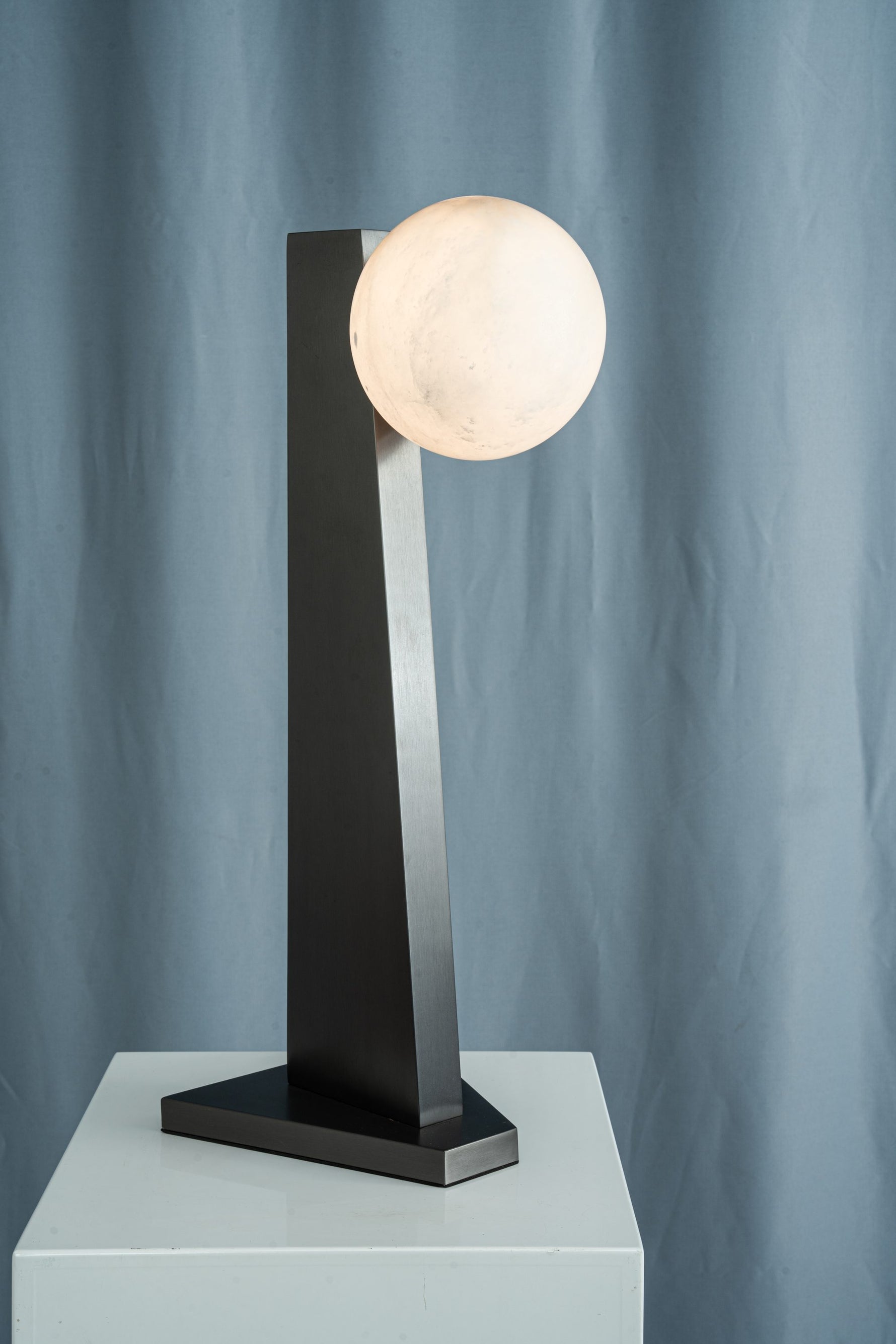 yiosi-sfera-moon-on-pedestal-mt331-1-090-011.jpg