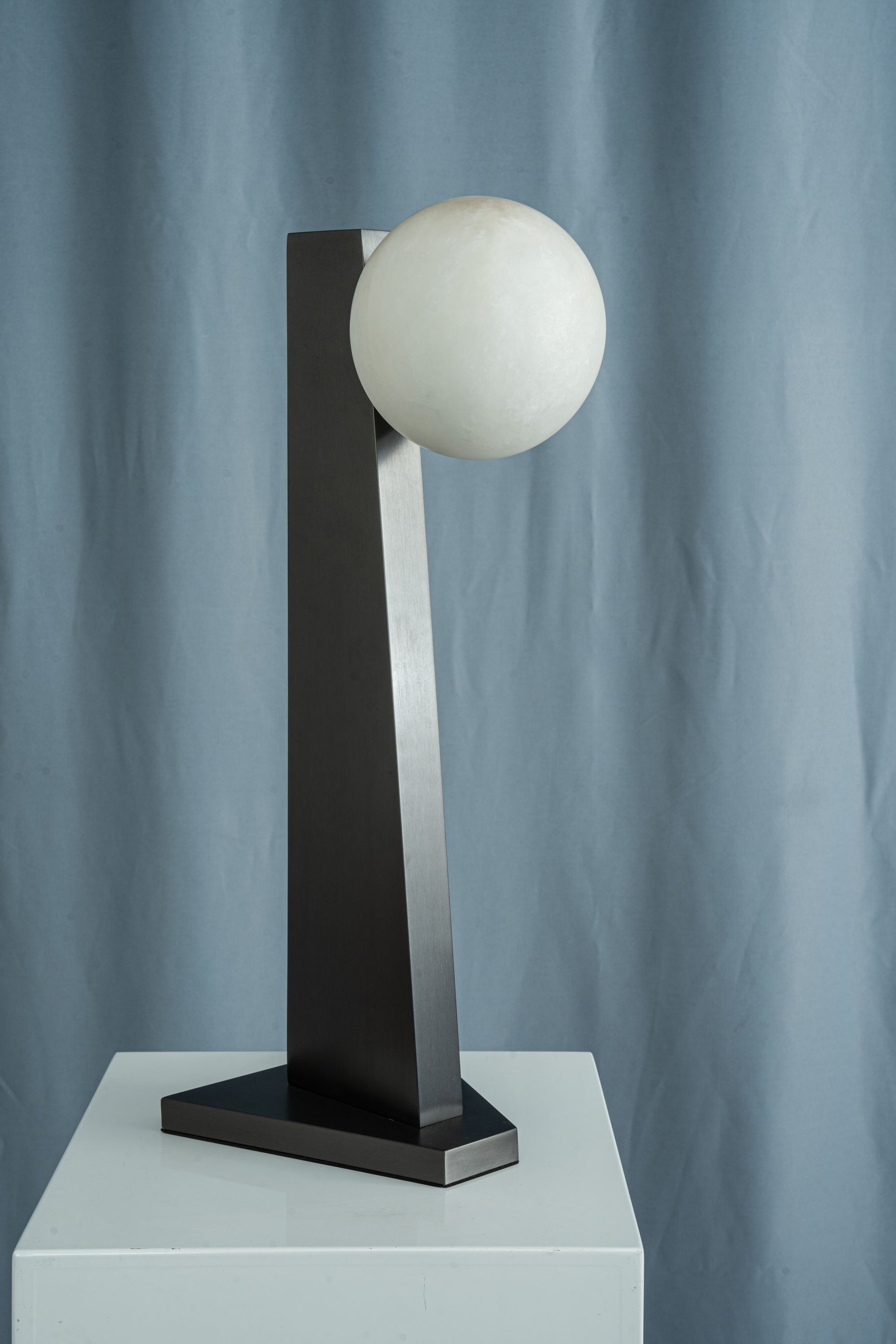 yiosi-sfera-moon-on-pedestal-mt331-1-090-012.jpg