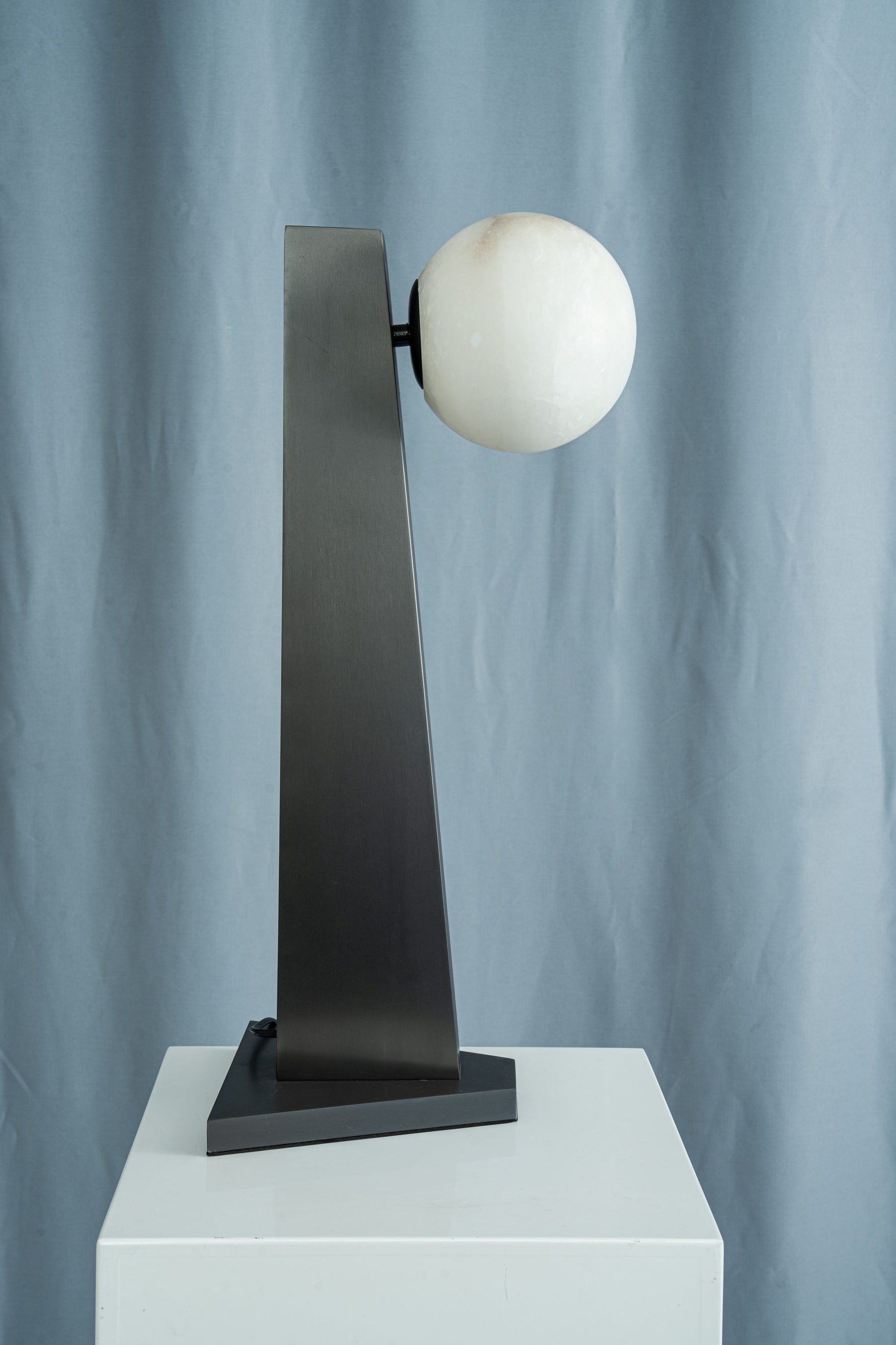 yiosi-sfera-moon-on-pedestal-mt331-1-090-014.jpg