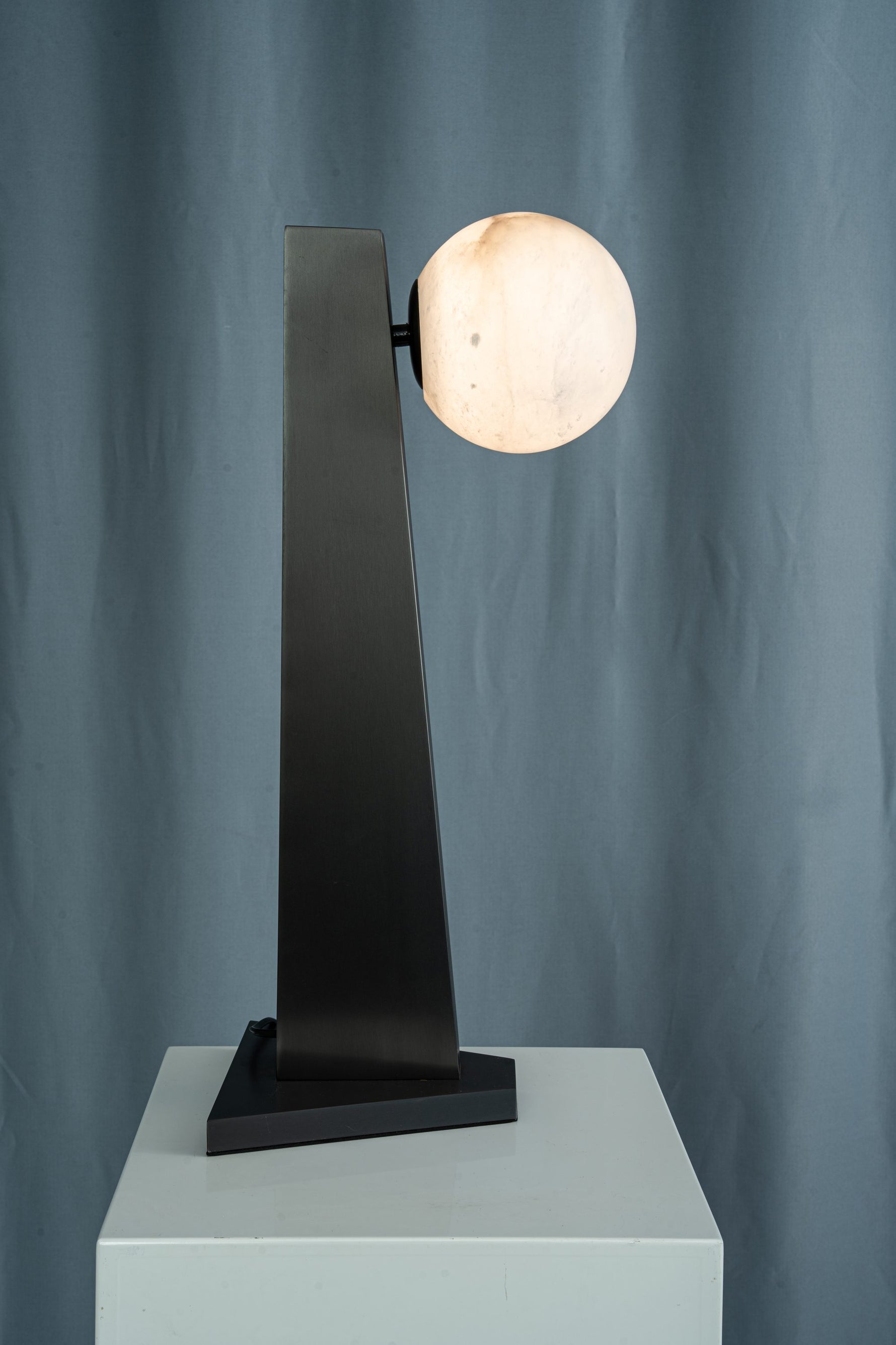 yiosi-sfera-moon-on-pedestal-mt331-1-090-018.jpg