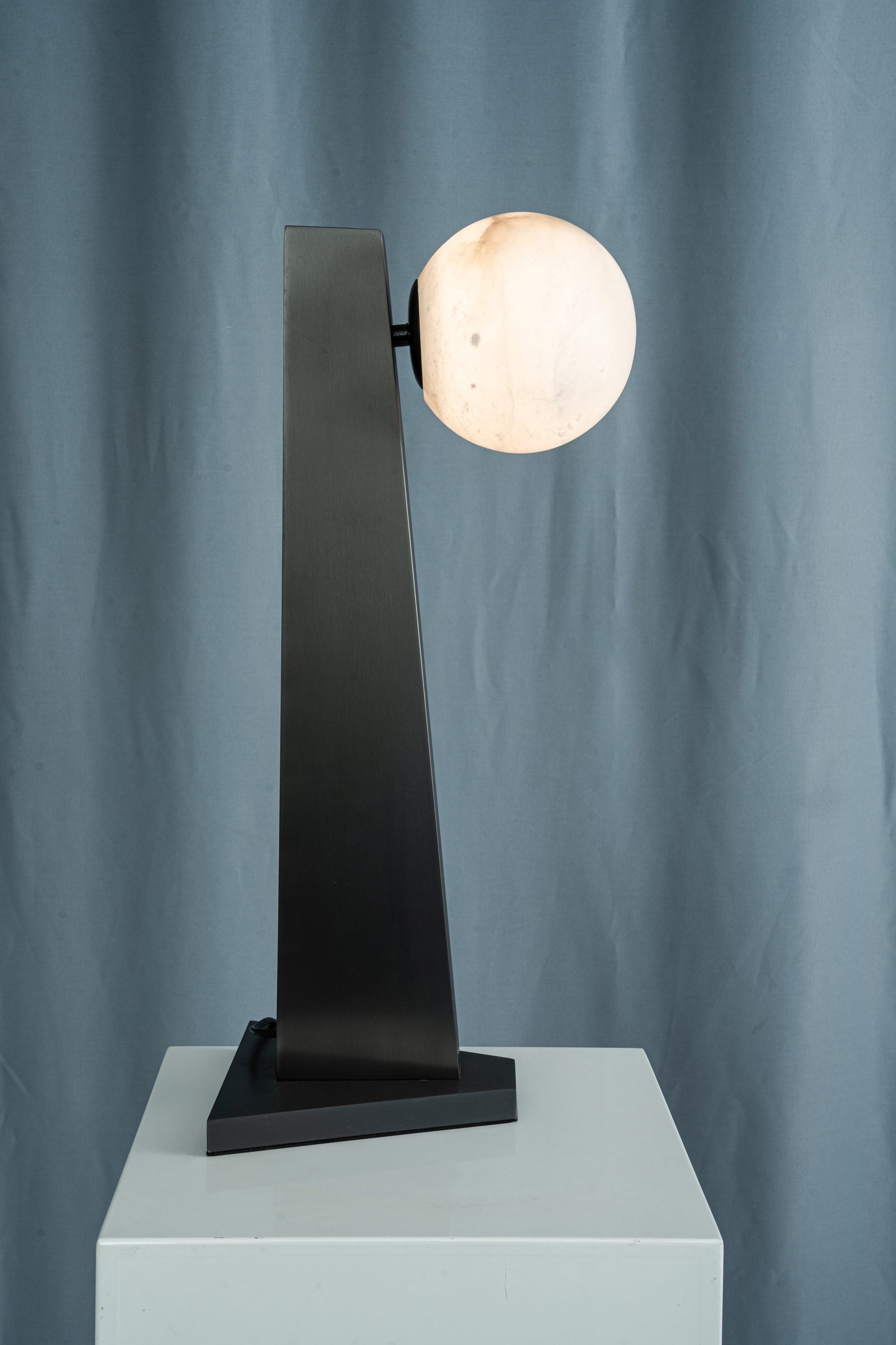 yiosi-sfera-moon-on-pedestal-mt331-1-090-019.jpg