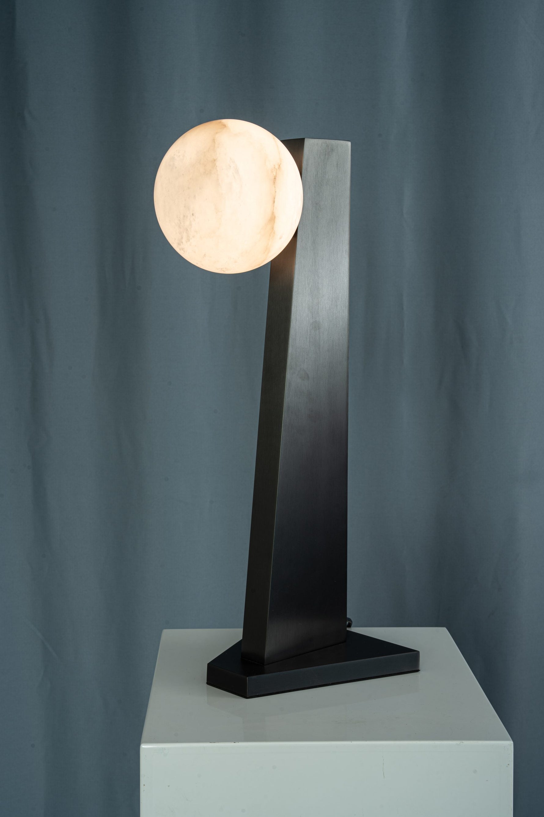 yiosi-sfera-moon-on-pedestal-mt331-1-090-020.jpg