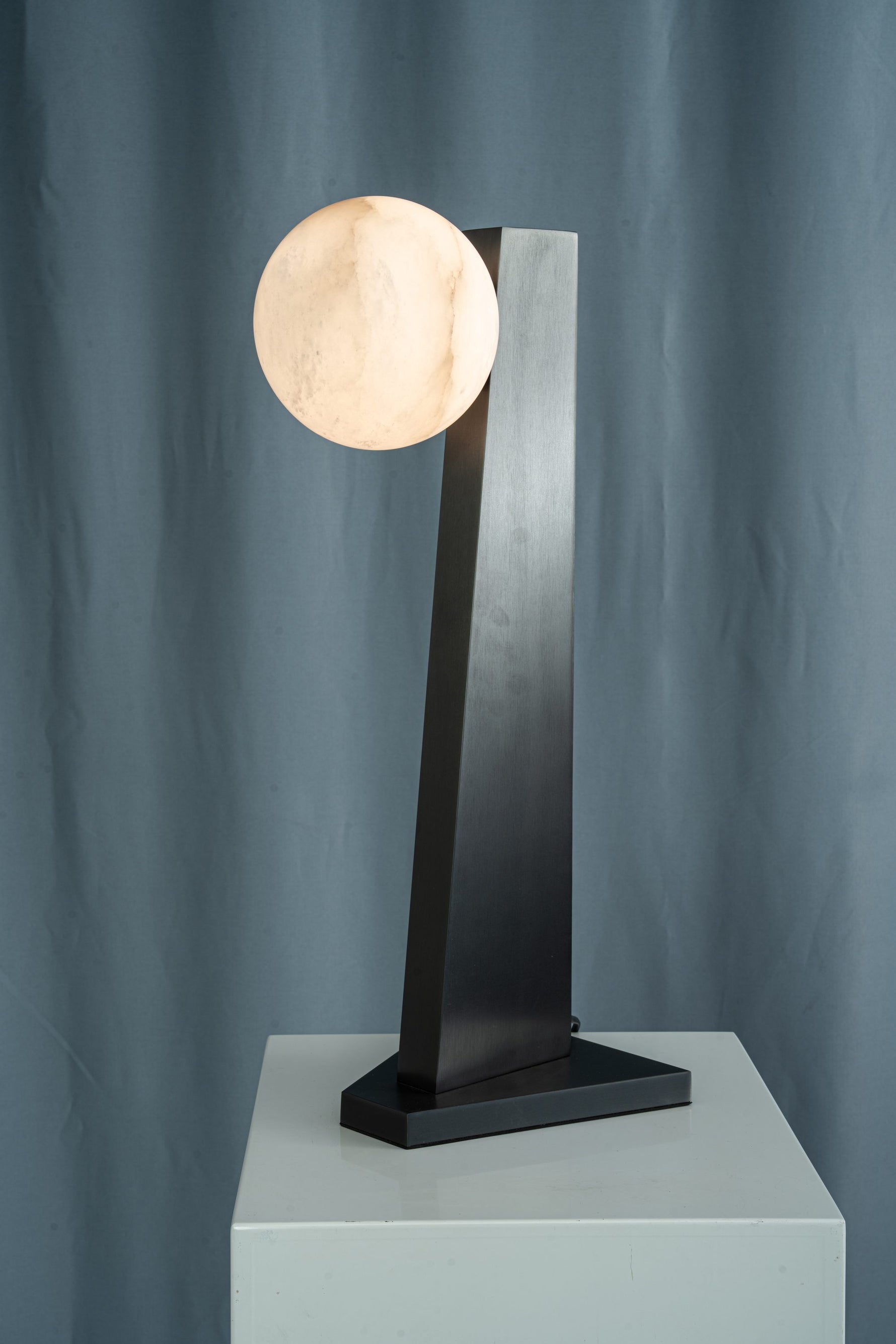 yiosi-sfera-moon-on-pedestal-mt331-1-090-021.jpg