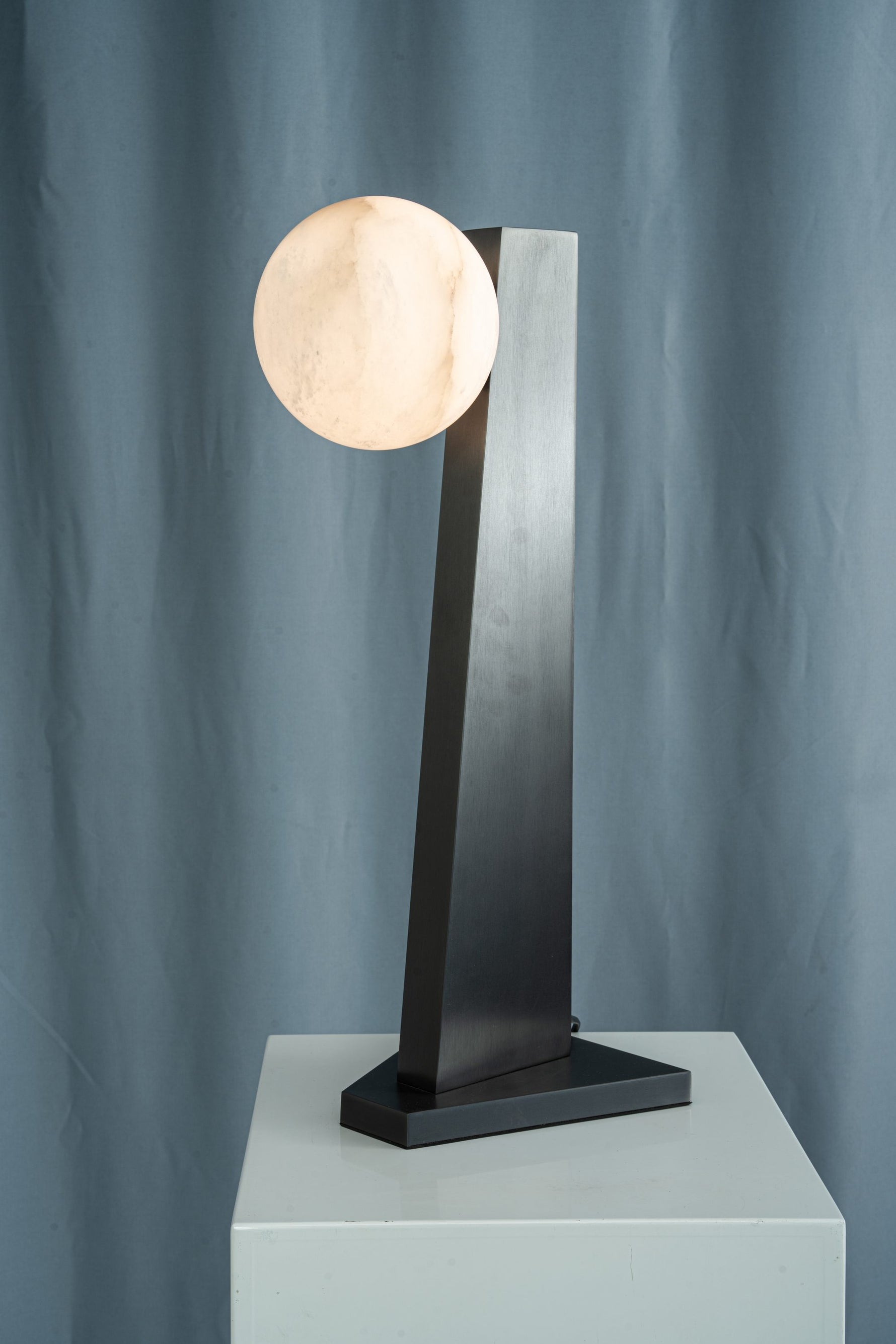 yiosi-sfera-moon-on-pedestal-mt331-1-090-022.jpg