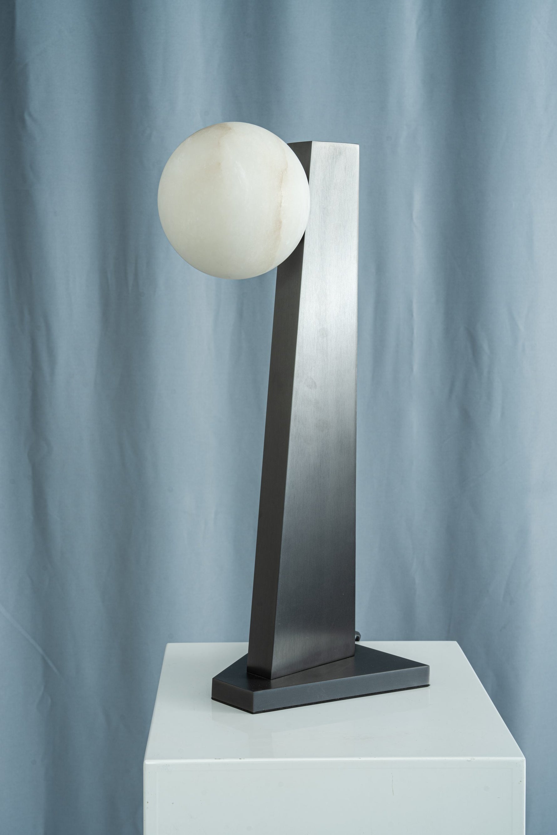 yiosi-sfera-moon-on-pedestal-mt331-1-090-025.jpg