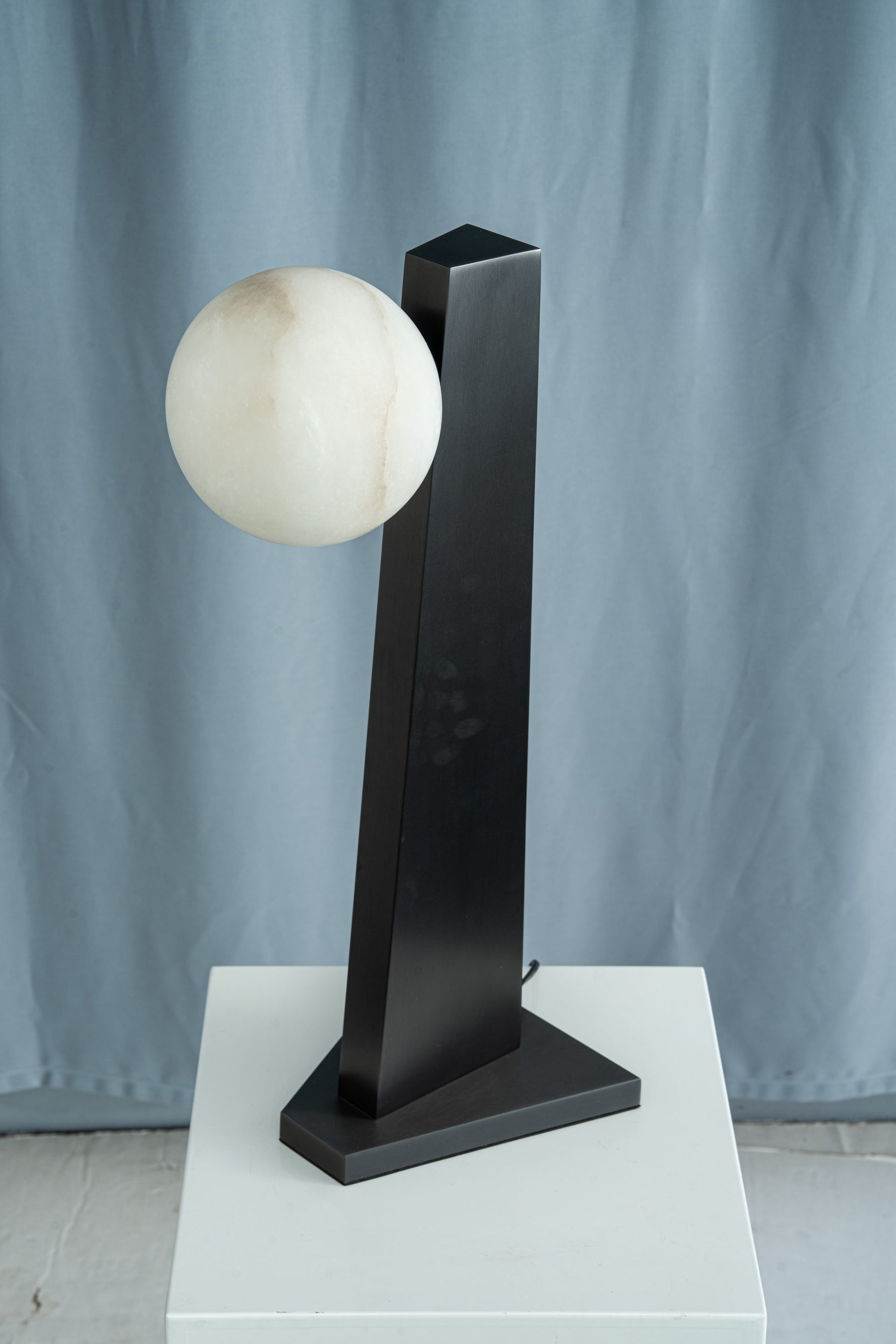 yiosi-sfera-moon-on-pedestal-mt331-1-090-026.jpg