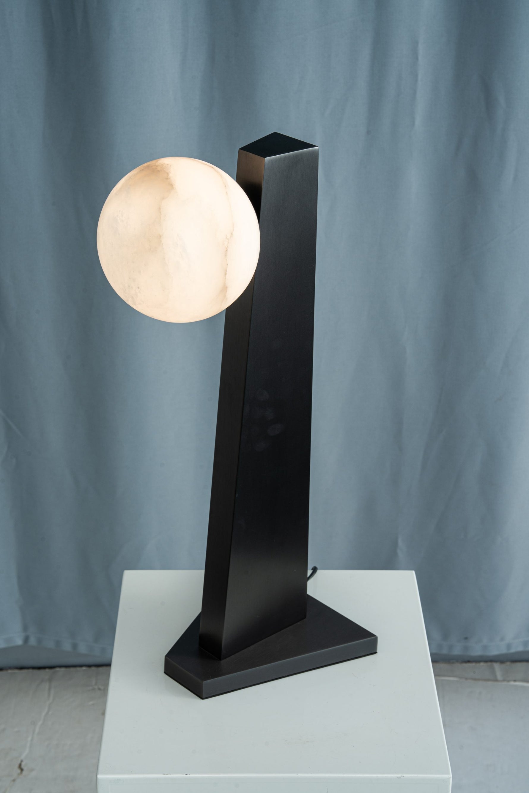 yiosi-sfera-moon-on-pedestal-mt331-1-090-028.jpg