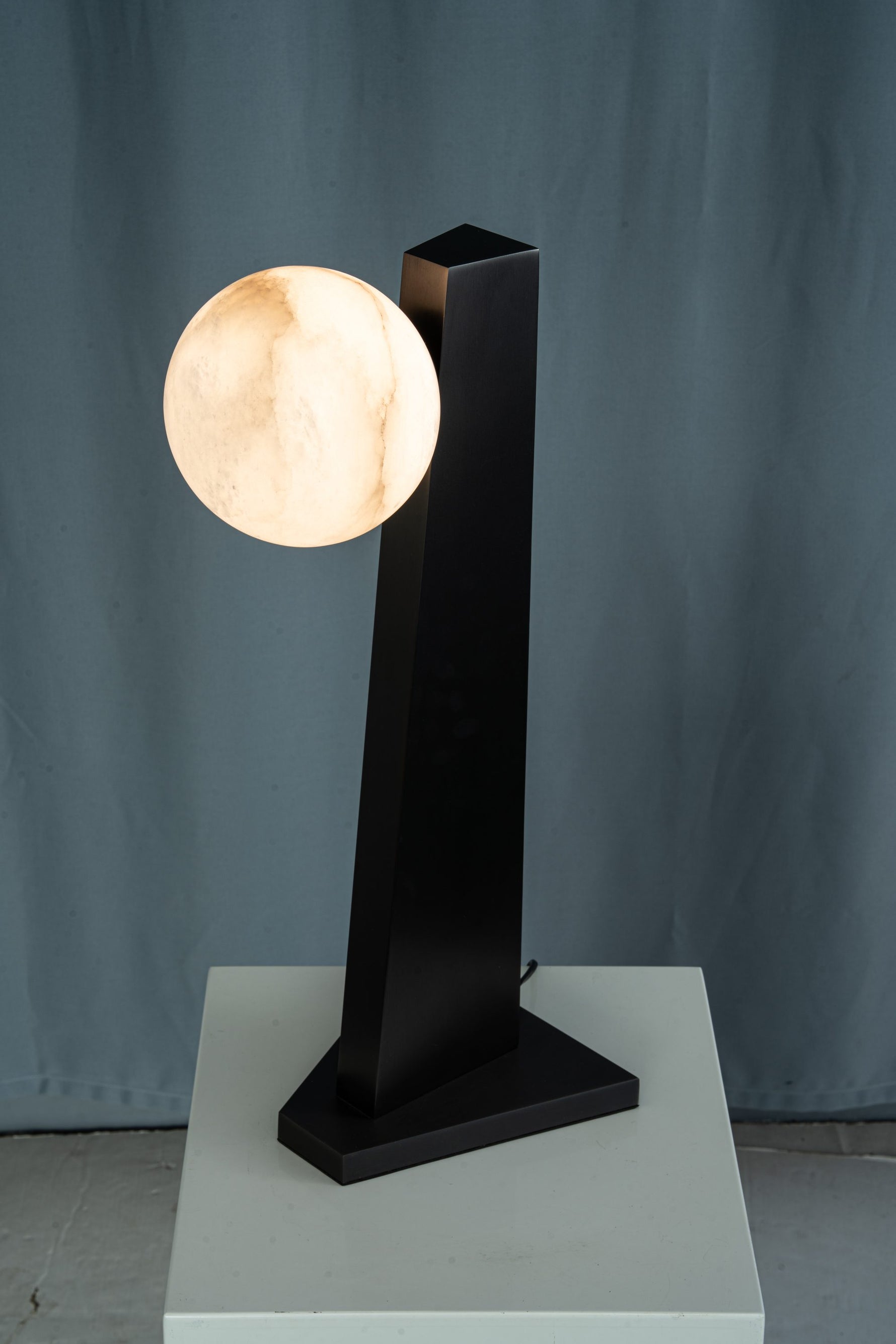 yiosi-sfera-moon-on-pedestal-mt331-1-090-031.jpg