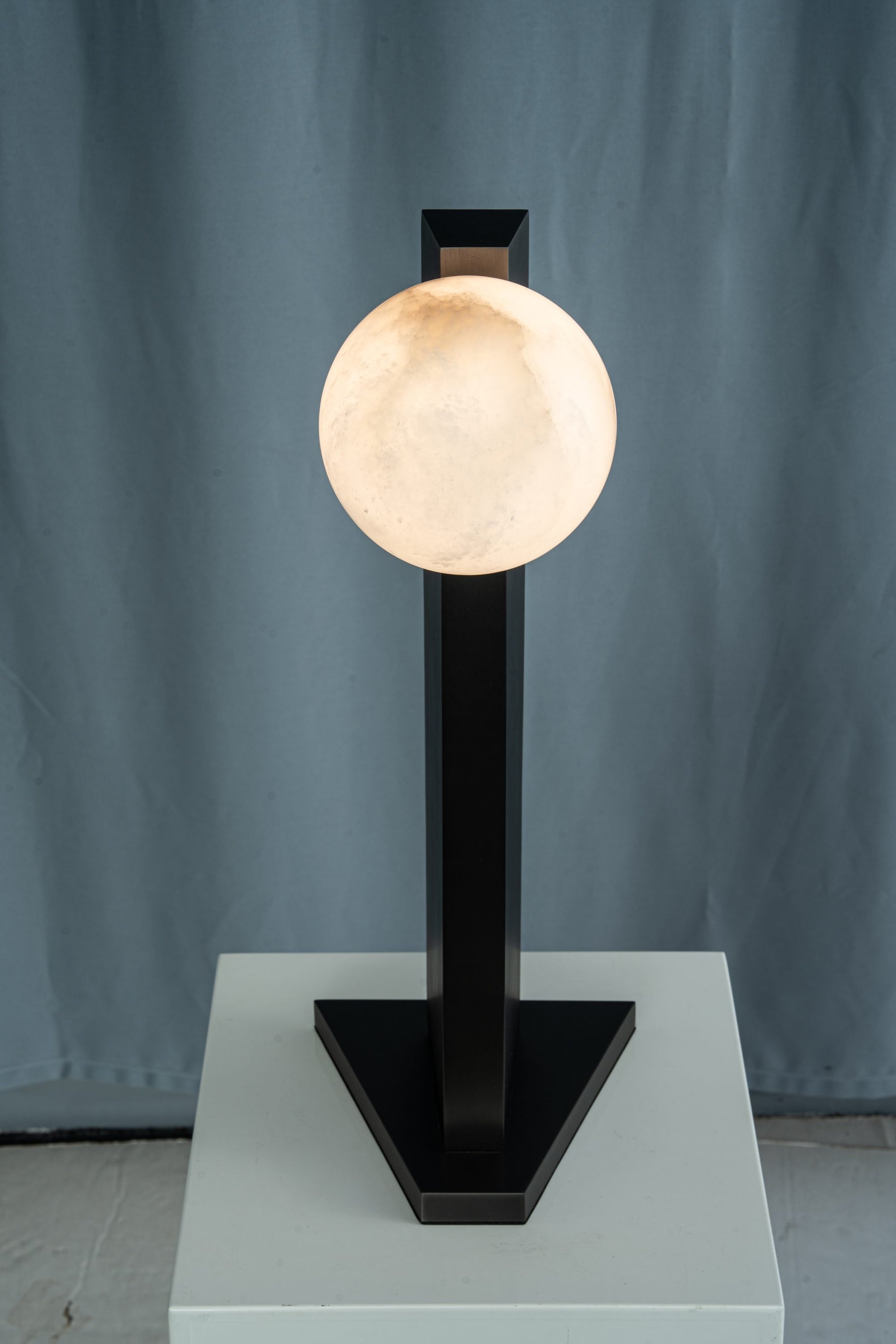 yiosi-sfera-moon-on-pedestal-mt331-1-090-033.jpg