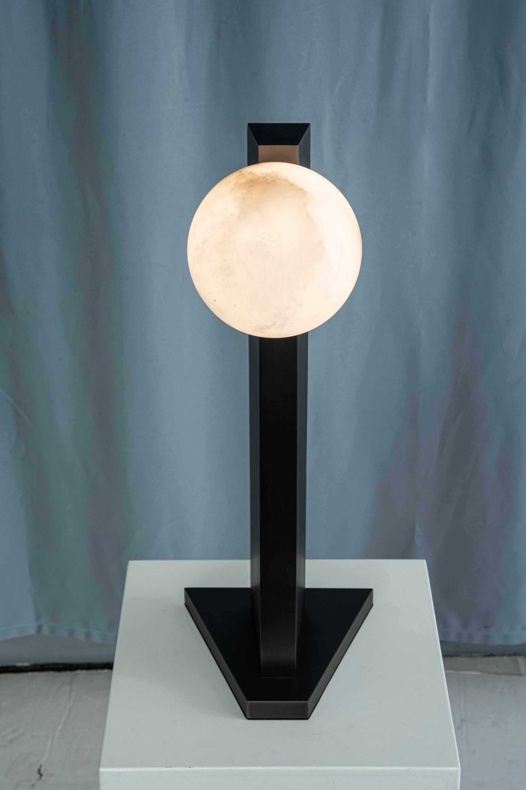 yiosi-sfera-moon-on-pedestal-mt331-1-090-034.jpg