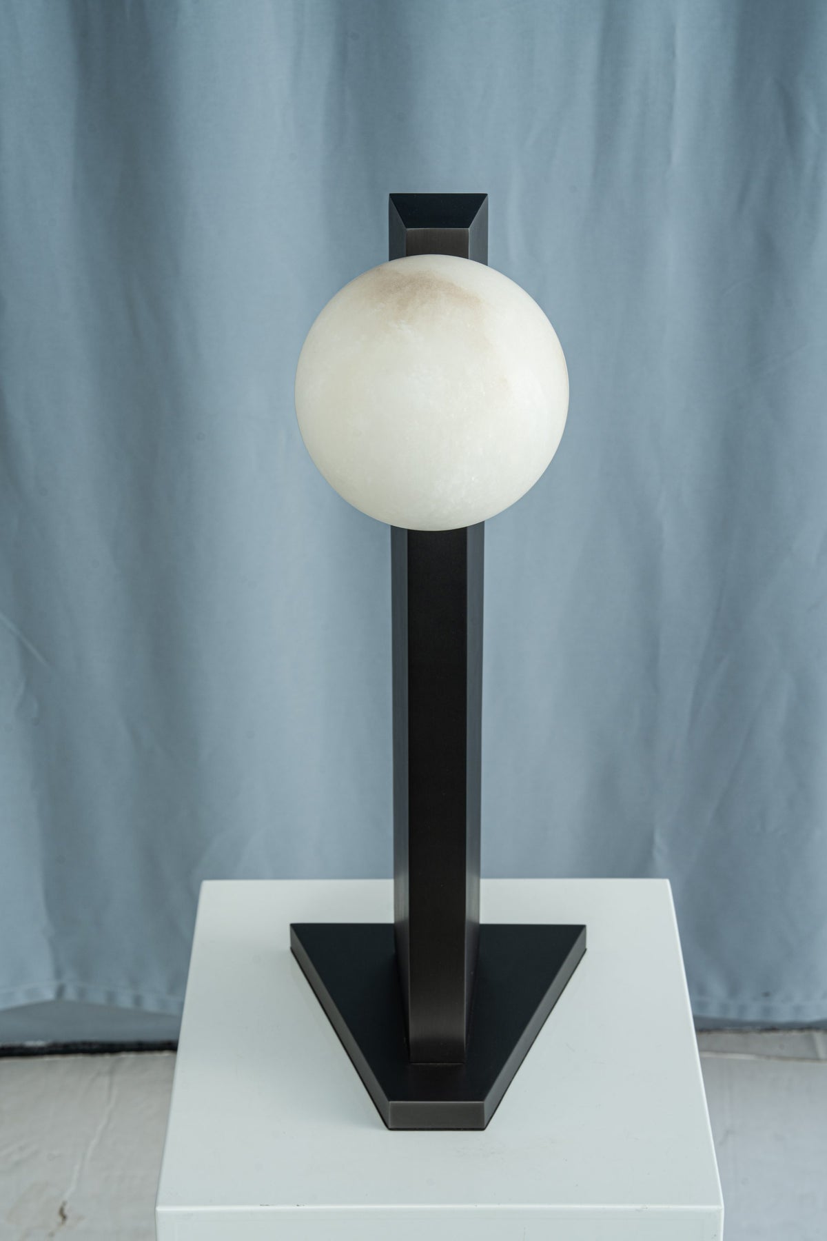 yiosi-sfera-moon-on-pedestal-mt331-1-090-037.jpg