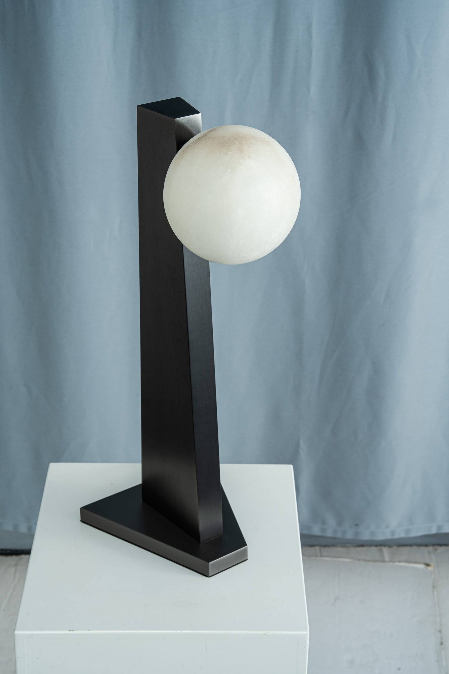 yiosi-sfera-moon-on-pedestal-mt331-1-090-038.jpg