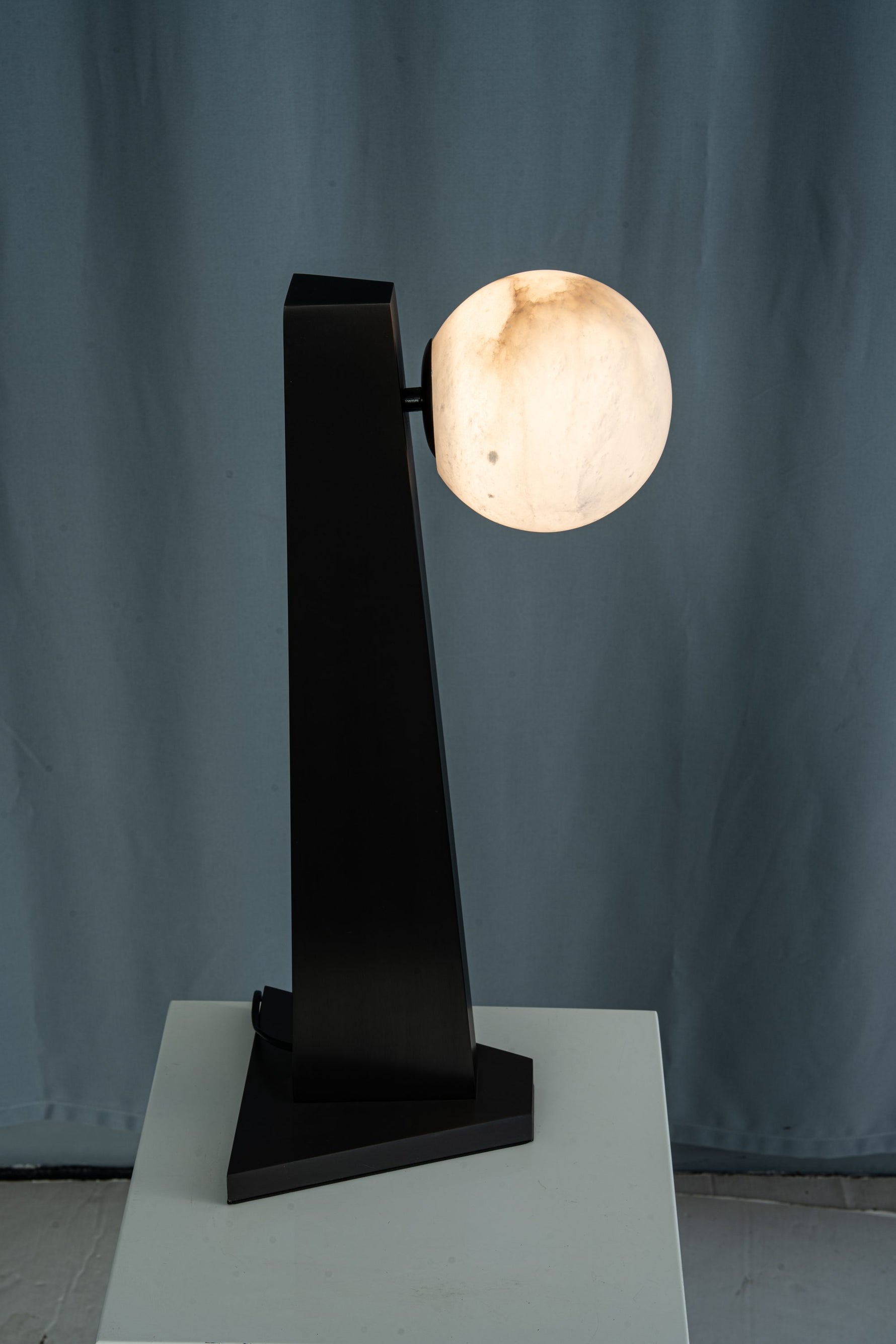yiosi-sfera-moon-on-pedestal-mt331-1-090-044.jpg