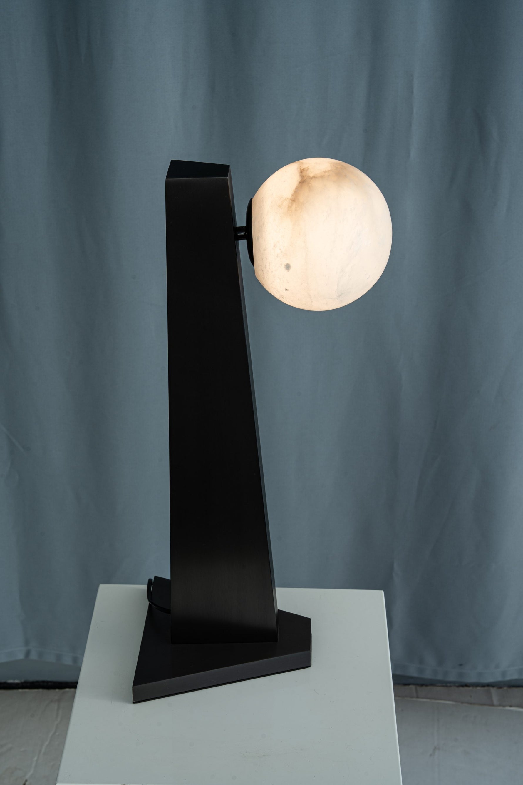yiosi-sfera-moon-on-pedestal-mt331-1-090-045.jpg