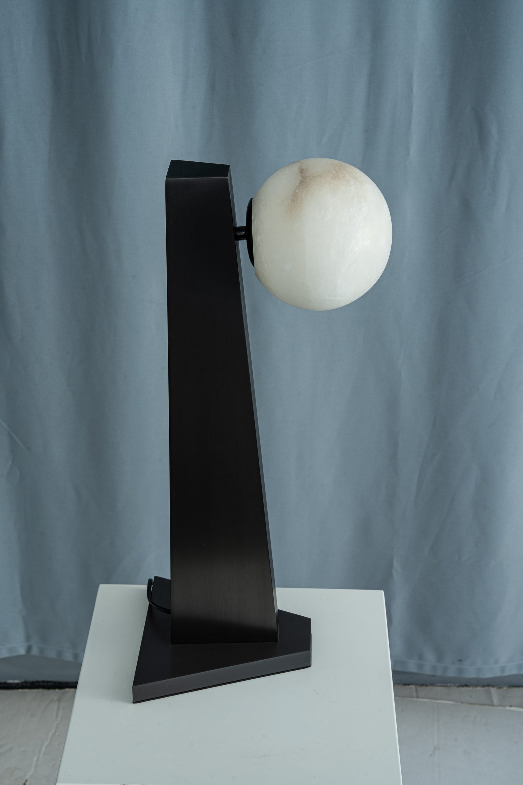 yiosi-sfera-moon-on-pedestal-mt331-1-090-048.jpg