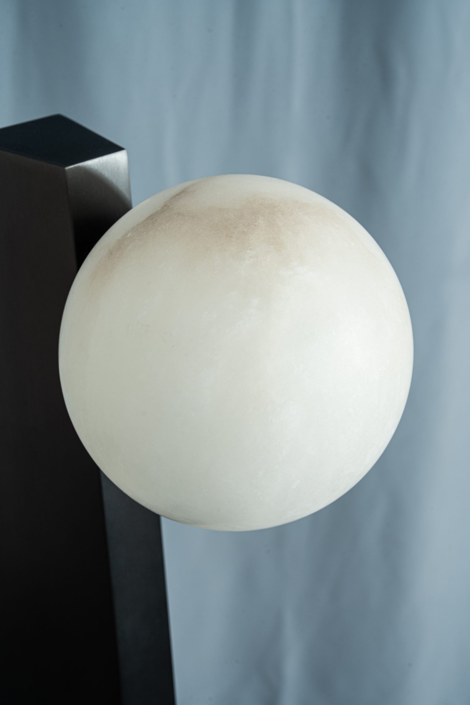 yiosi-sfera-moon-on-pedestal-mt331-1-090-050.jpg