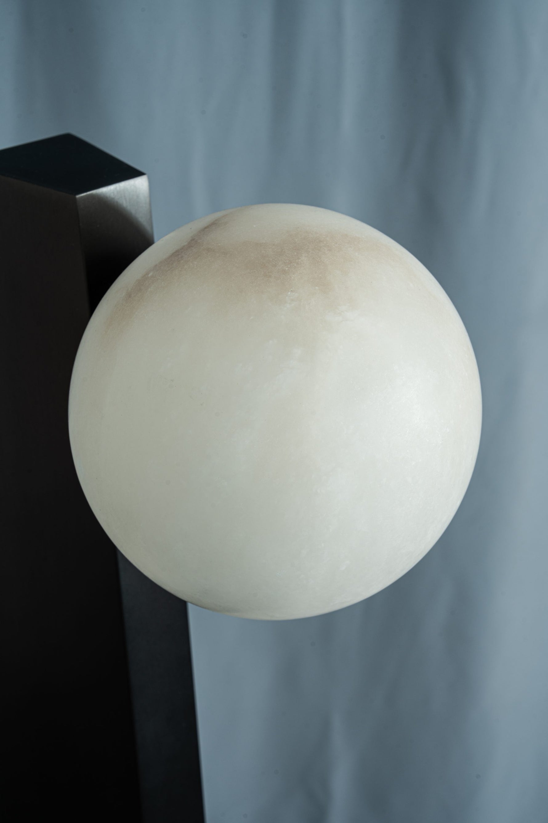 yiosi-sfera-moon-on-pedestal-mt331-1-090-051.jpg