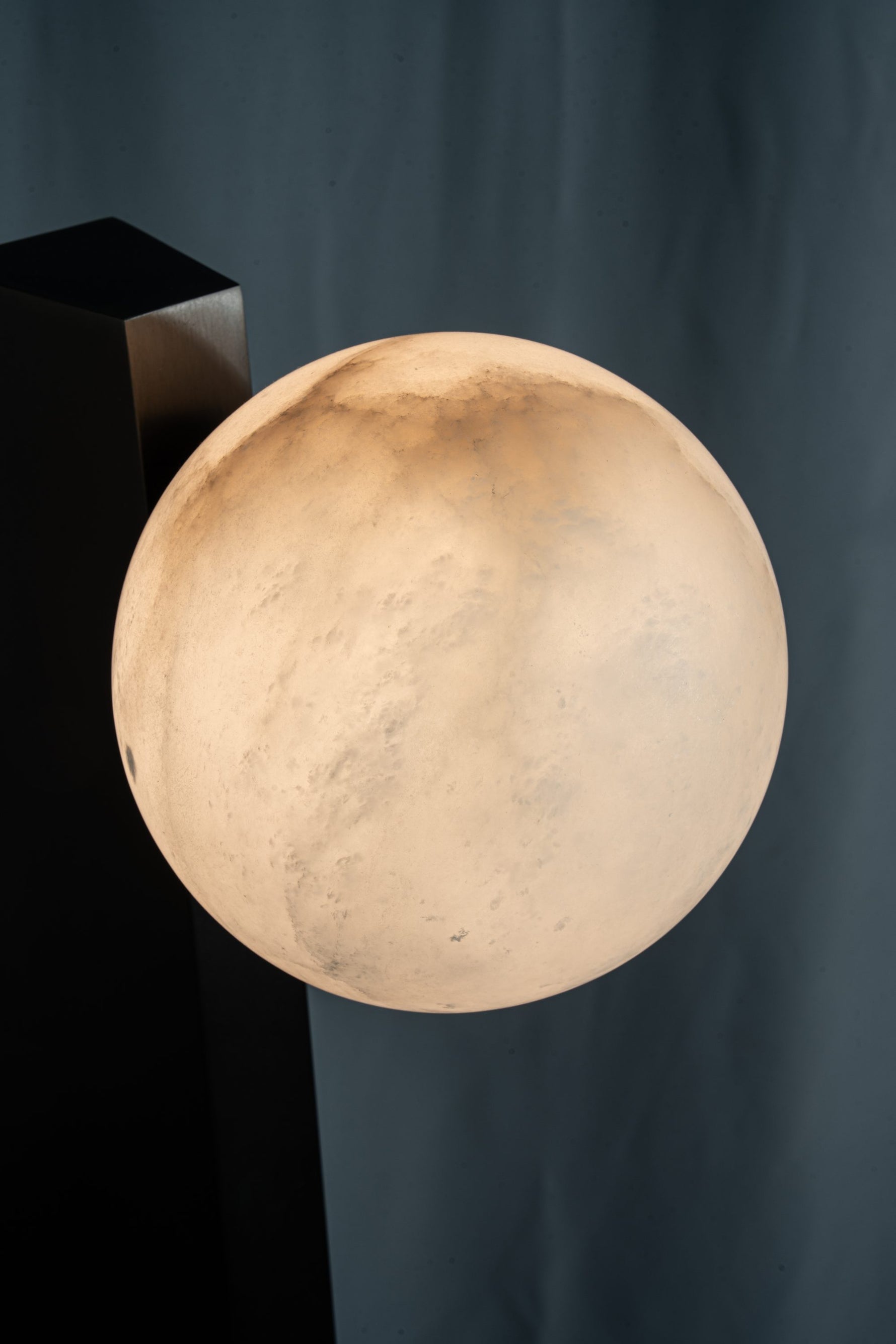 yiosi-sfera-moon-on-pedestal-mt331-1-090-055.jpg